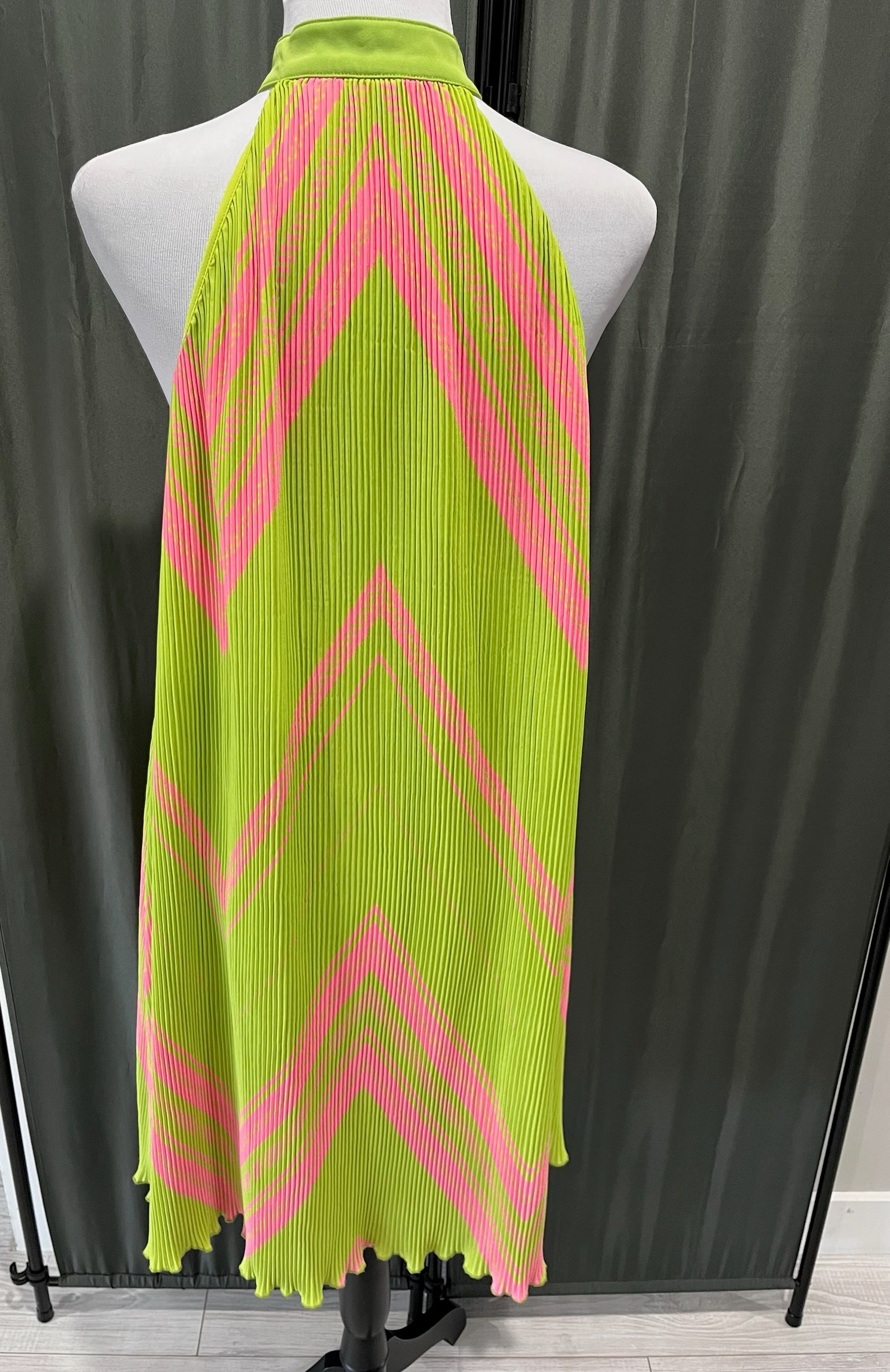 Women’s Green Dress image 2