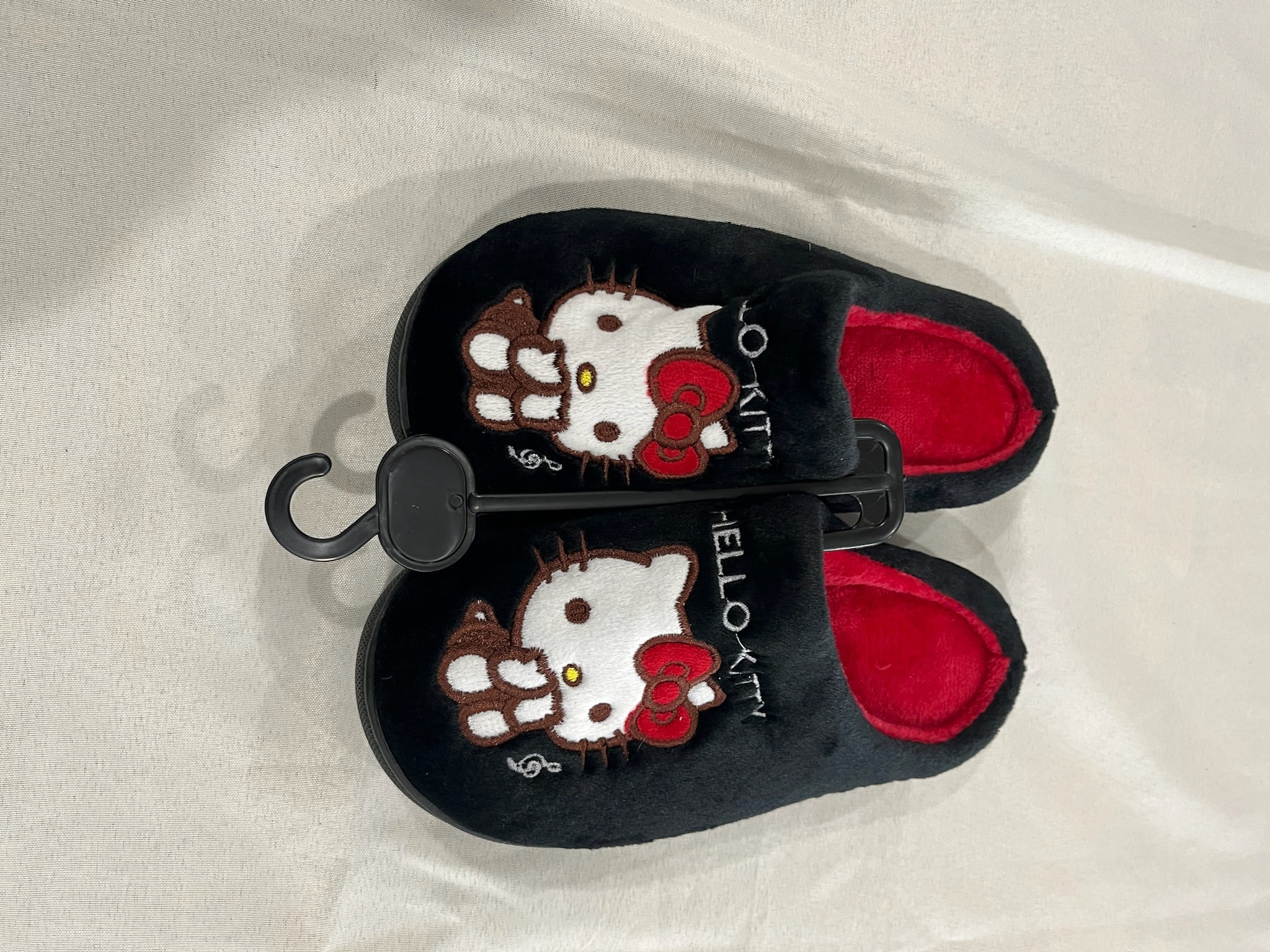 Children’s Hello Kitty Slippers image 1