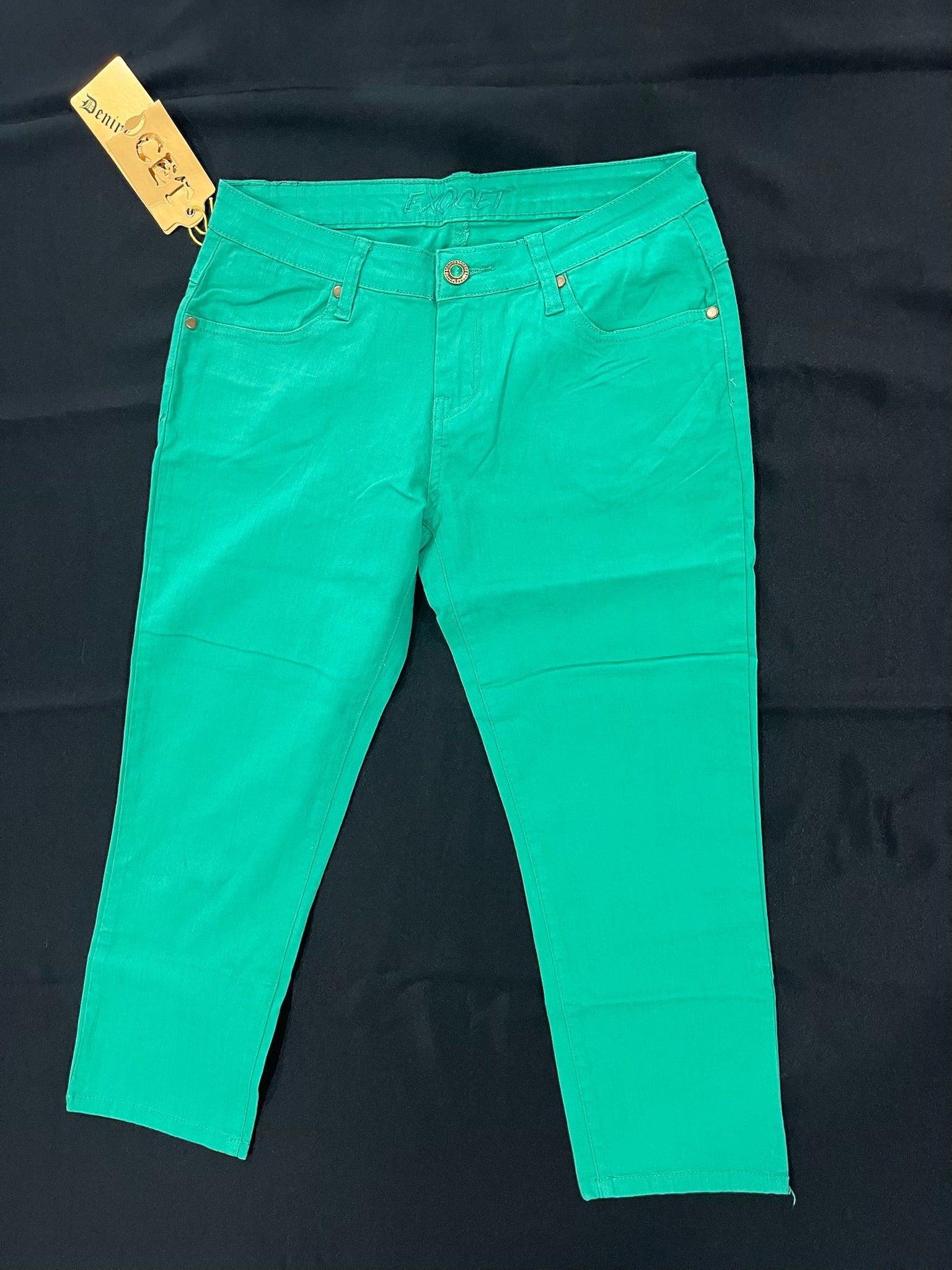 Women’s Green Jean Capri Pants image 0