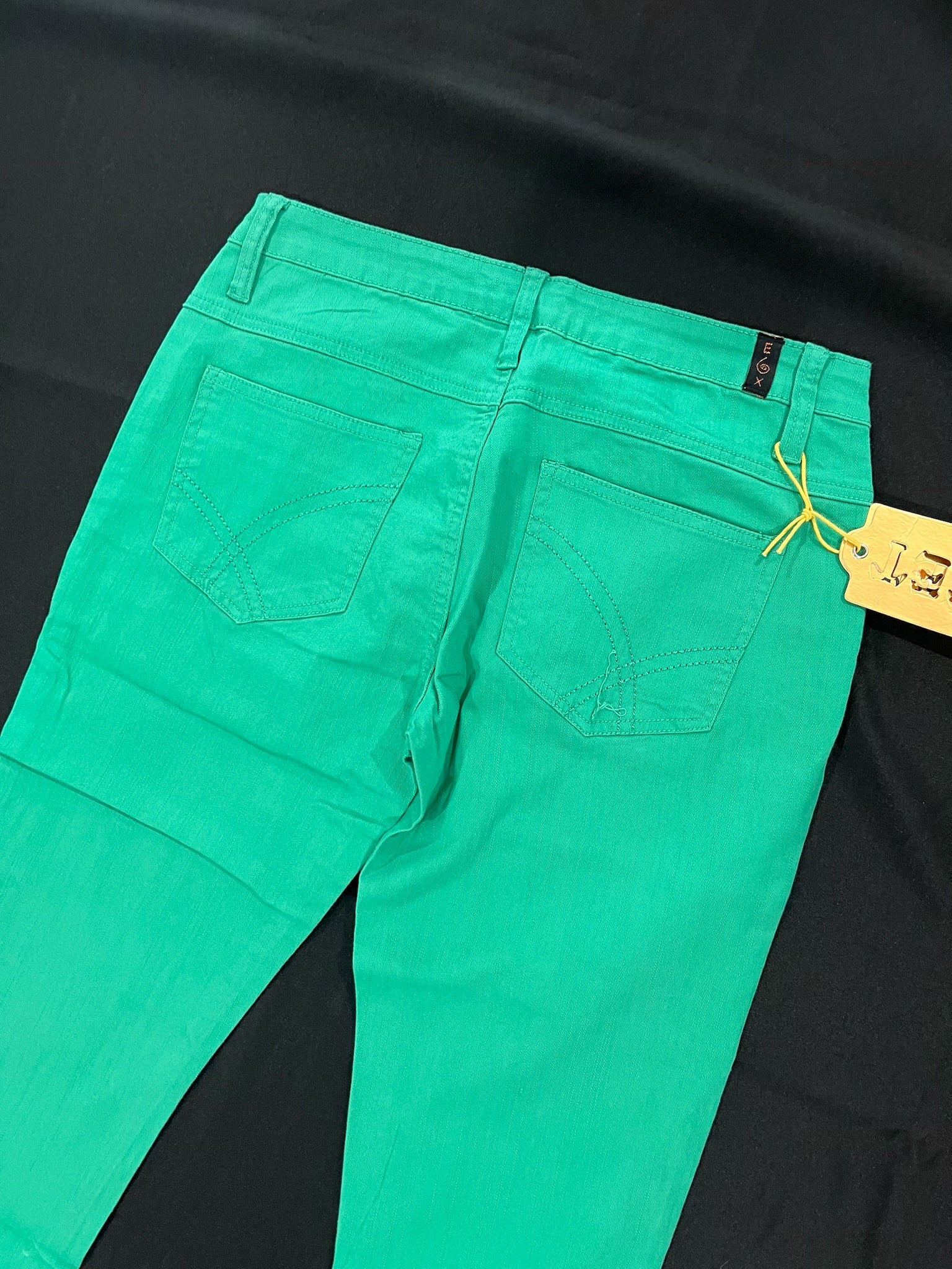 Women’s Green Jean Capri Pants image 2