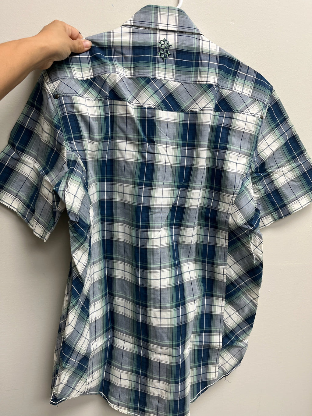 Used Men’s Blue Checkered Button Up Short Sleeve Shirt