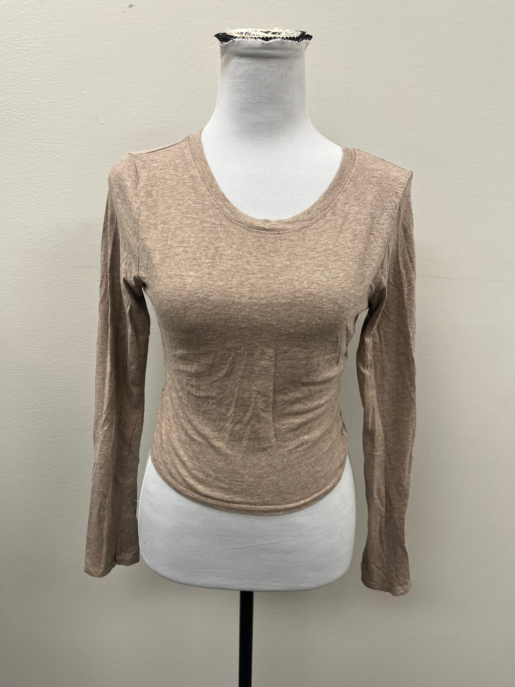 Used Women’s Tan Long Sleeve crop top