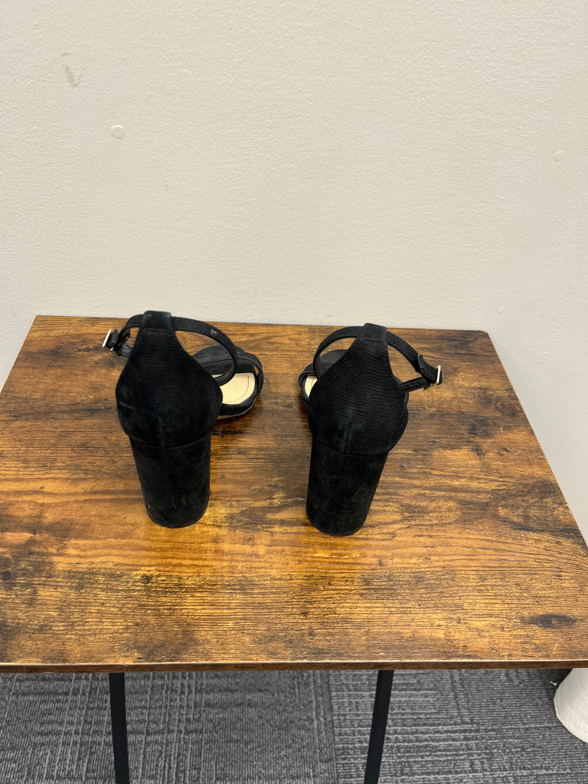 Used women’s black Heels