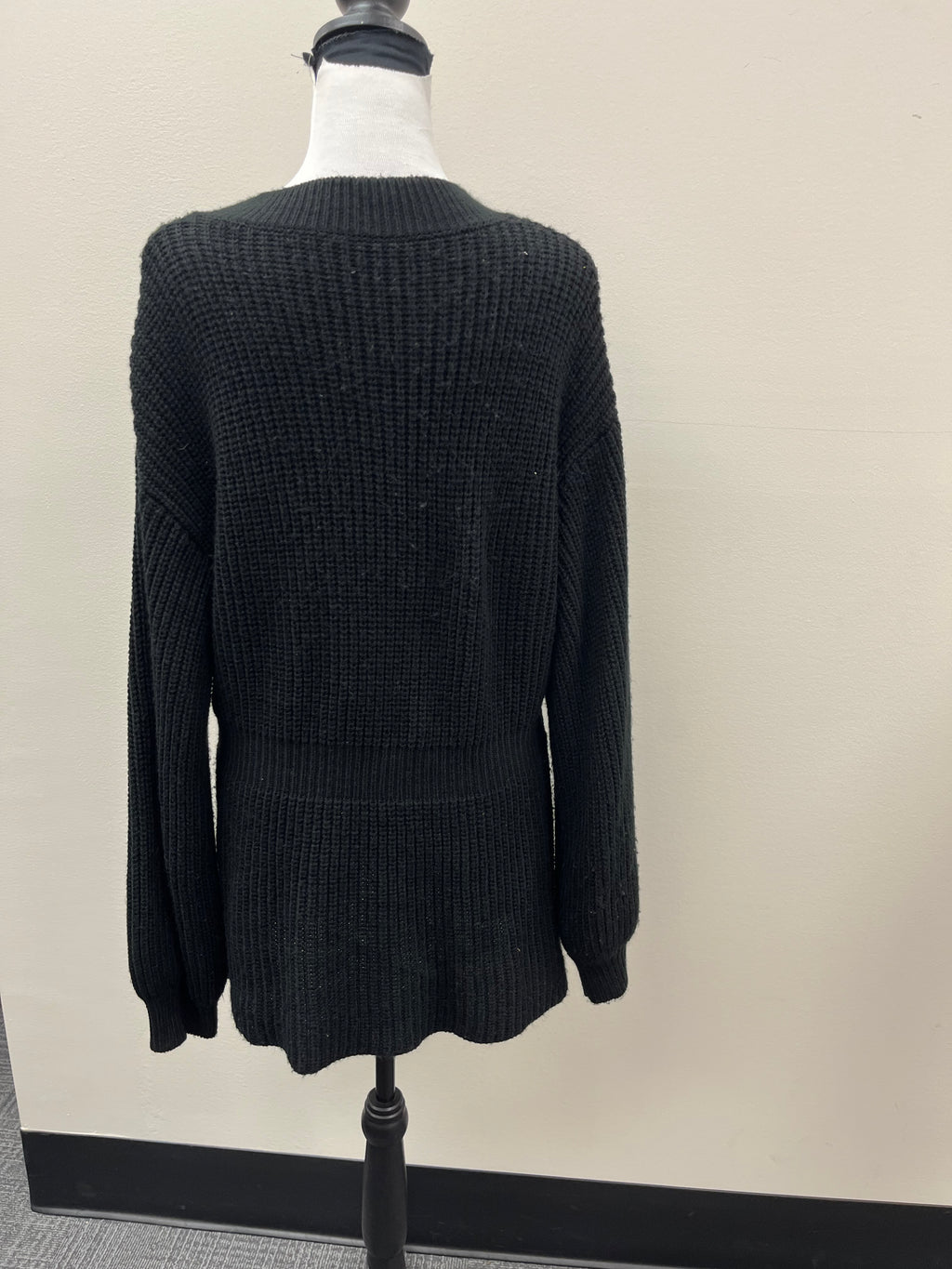 Used Women’s Black Knitted Sweater Shirt