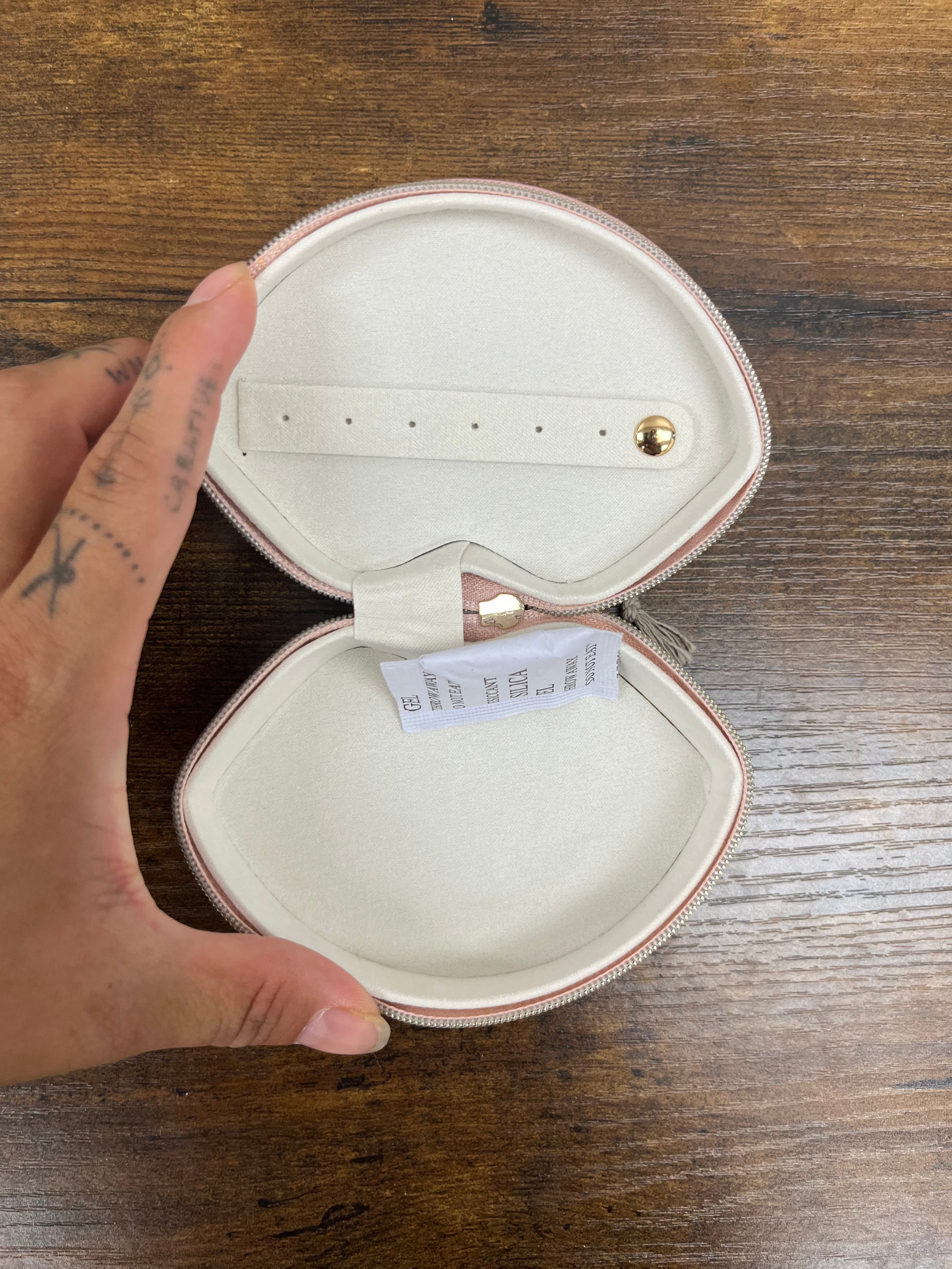 New Pink Lip Shaped Jewelry Organizer