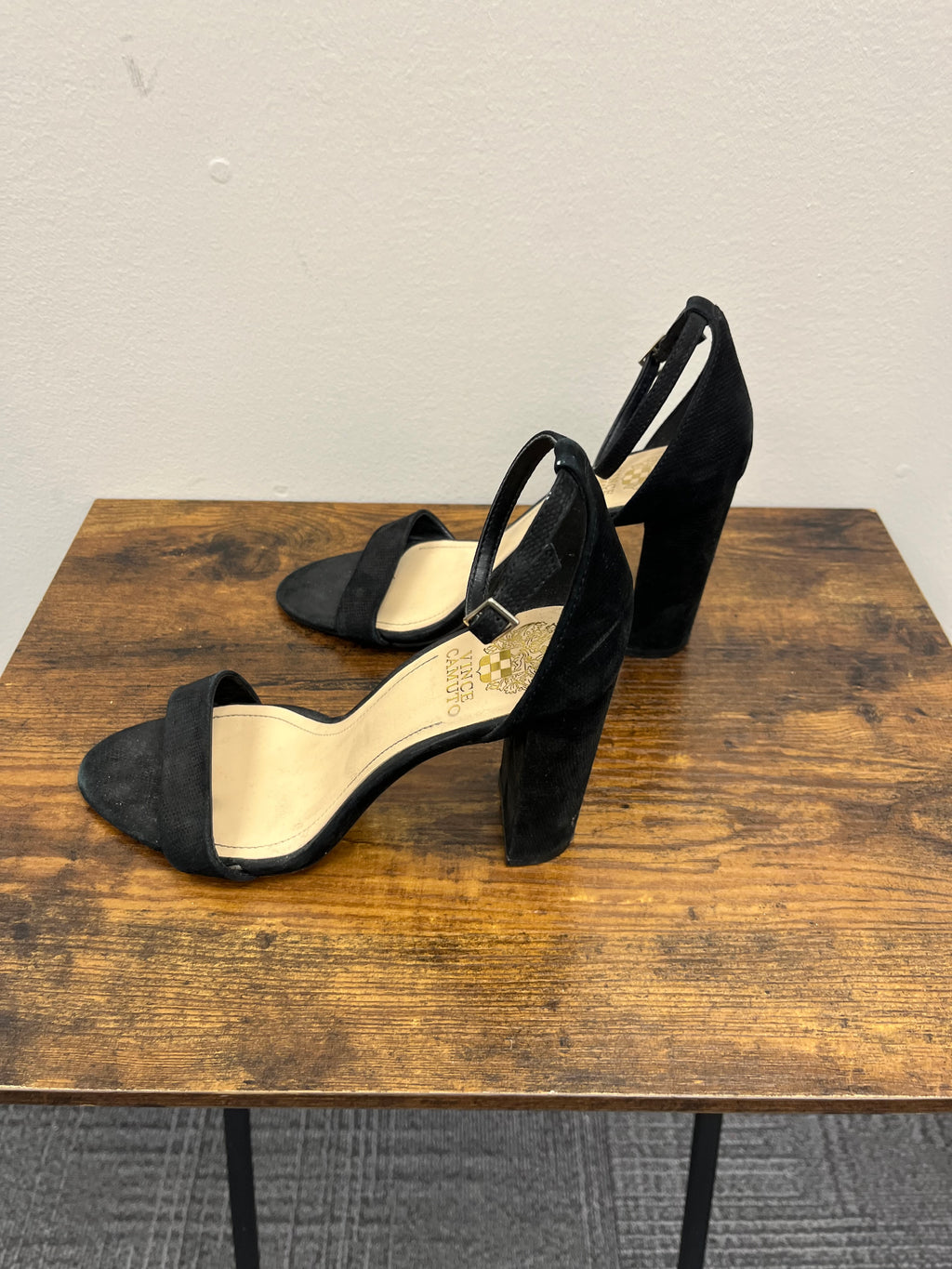 Used women’s black Heels