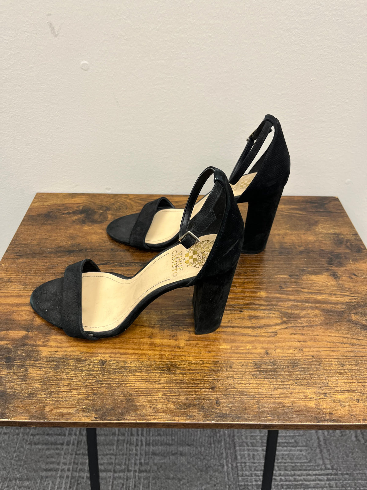 Used women’s black Heels