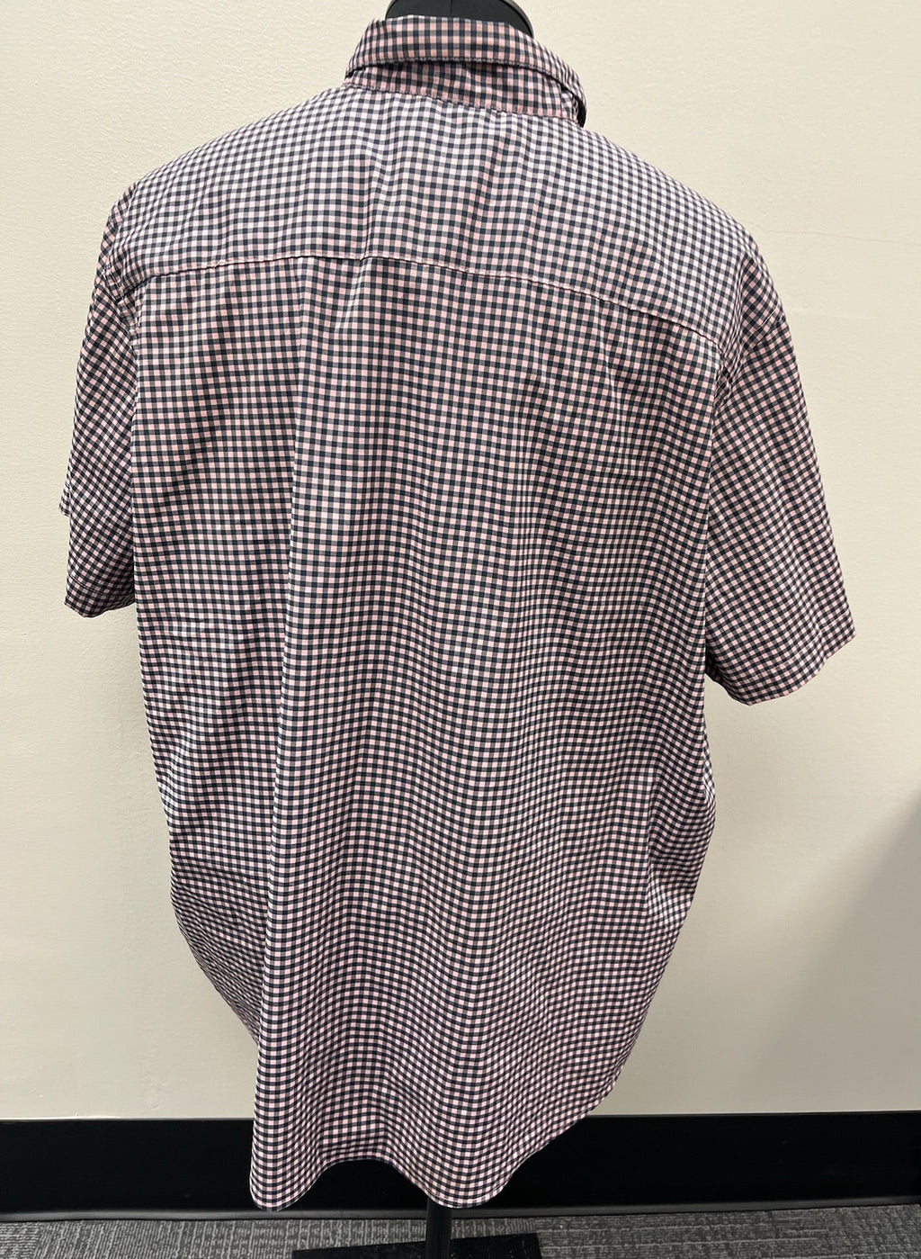 Used Men’s Checkered Button Up Shirt