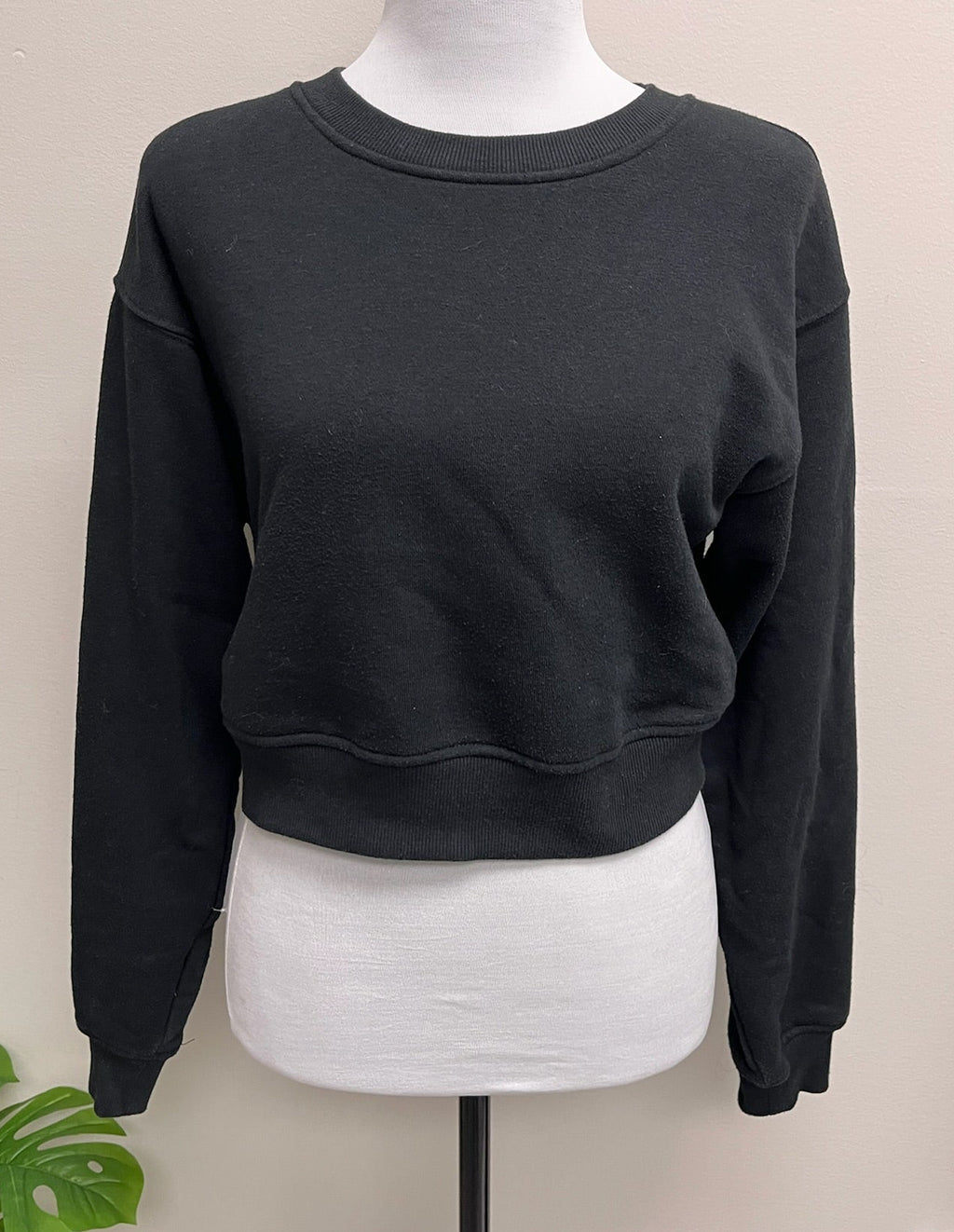 Used Women’s Black Crop Sweater