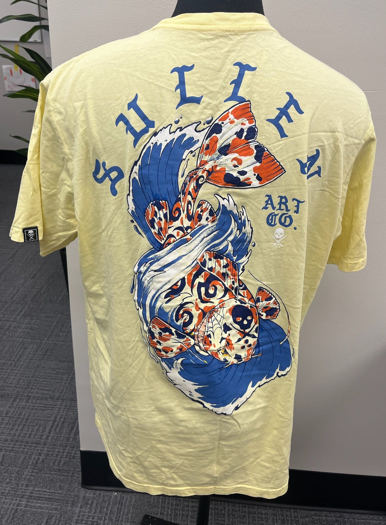 Used Men’s Yellow Shirt
