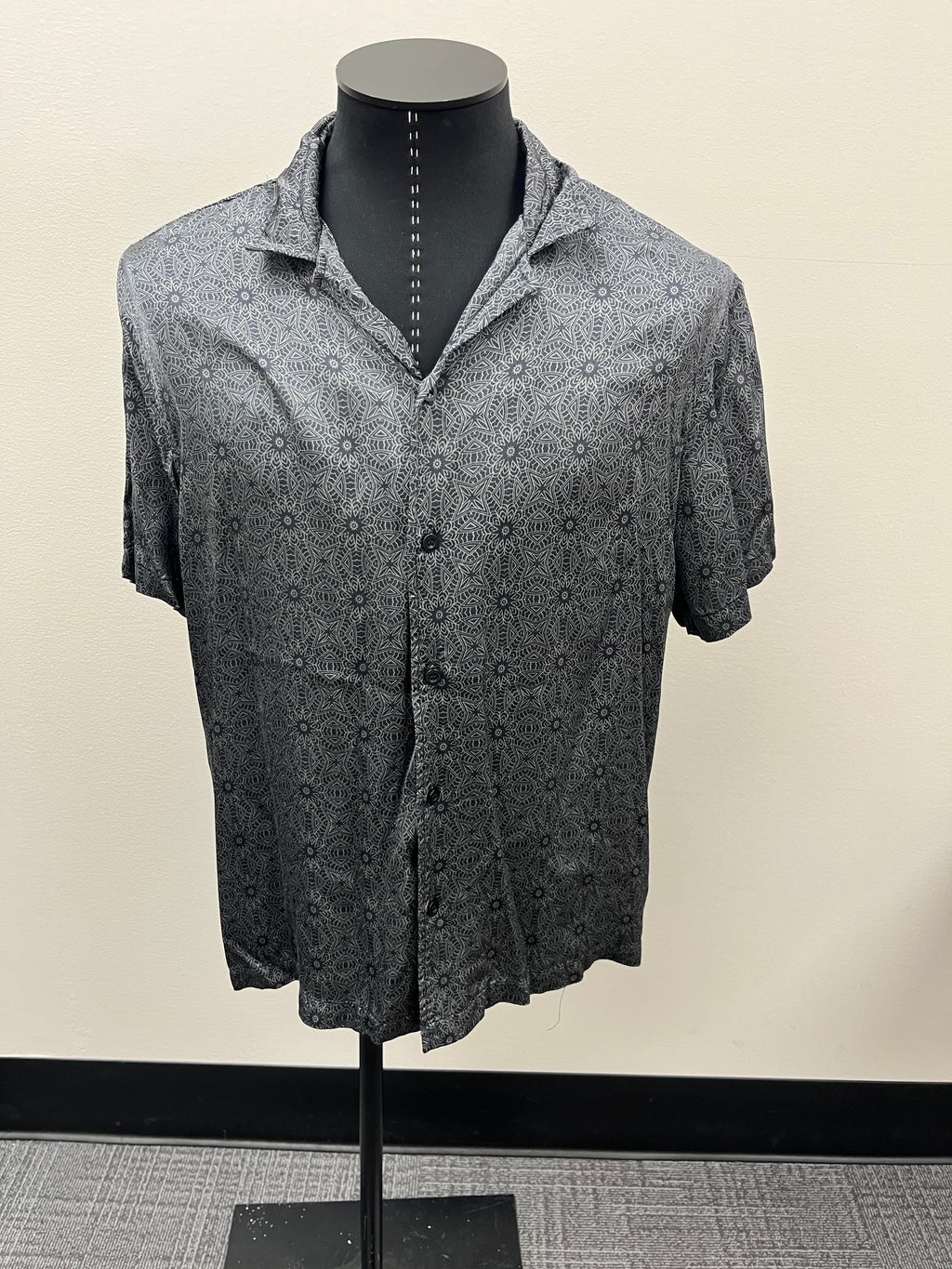 Used Men’s Grey Button up Shirt