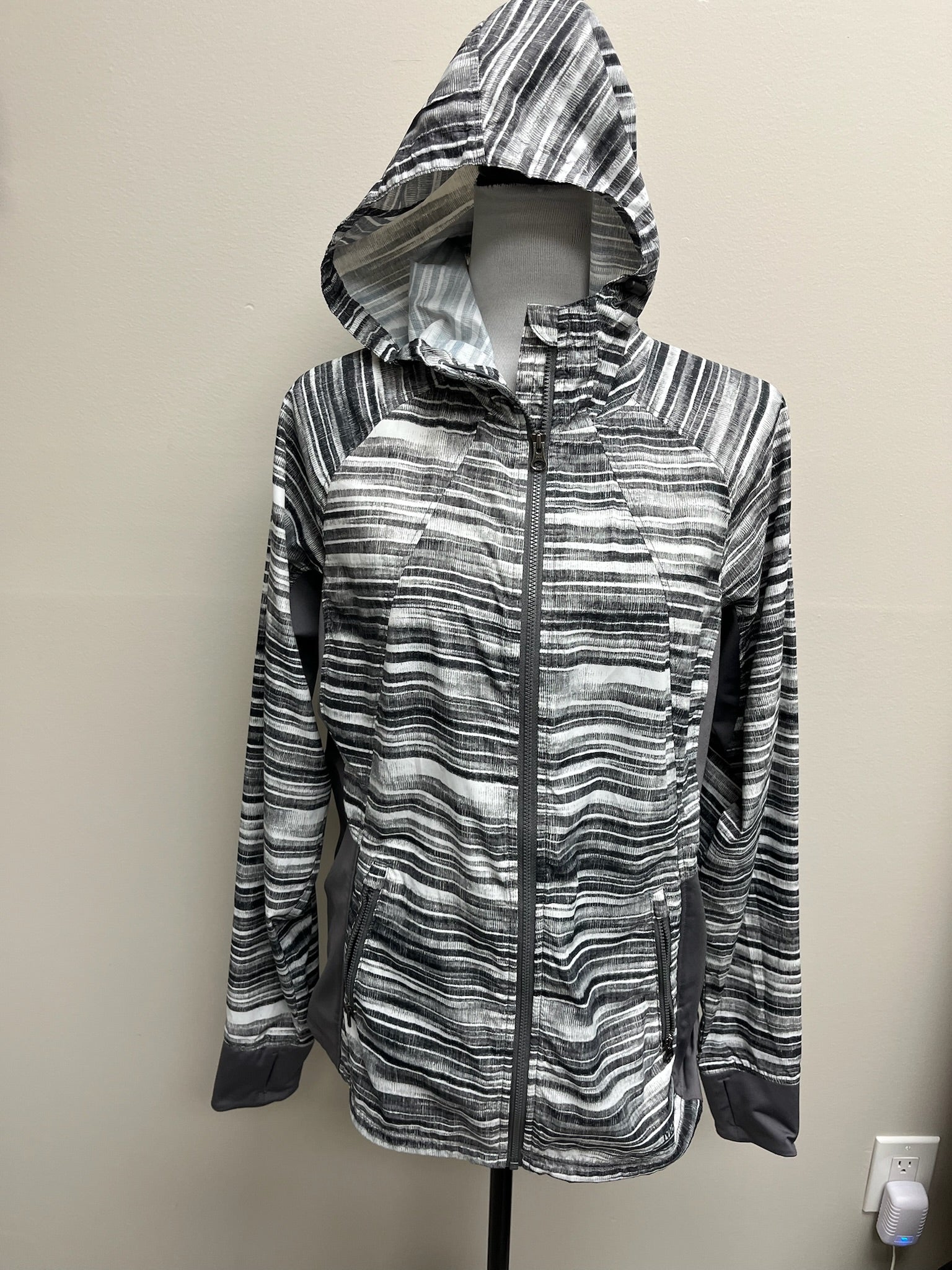Used Women’s Striped Windbreaker Jacket