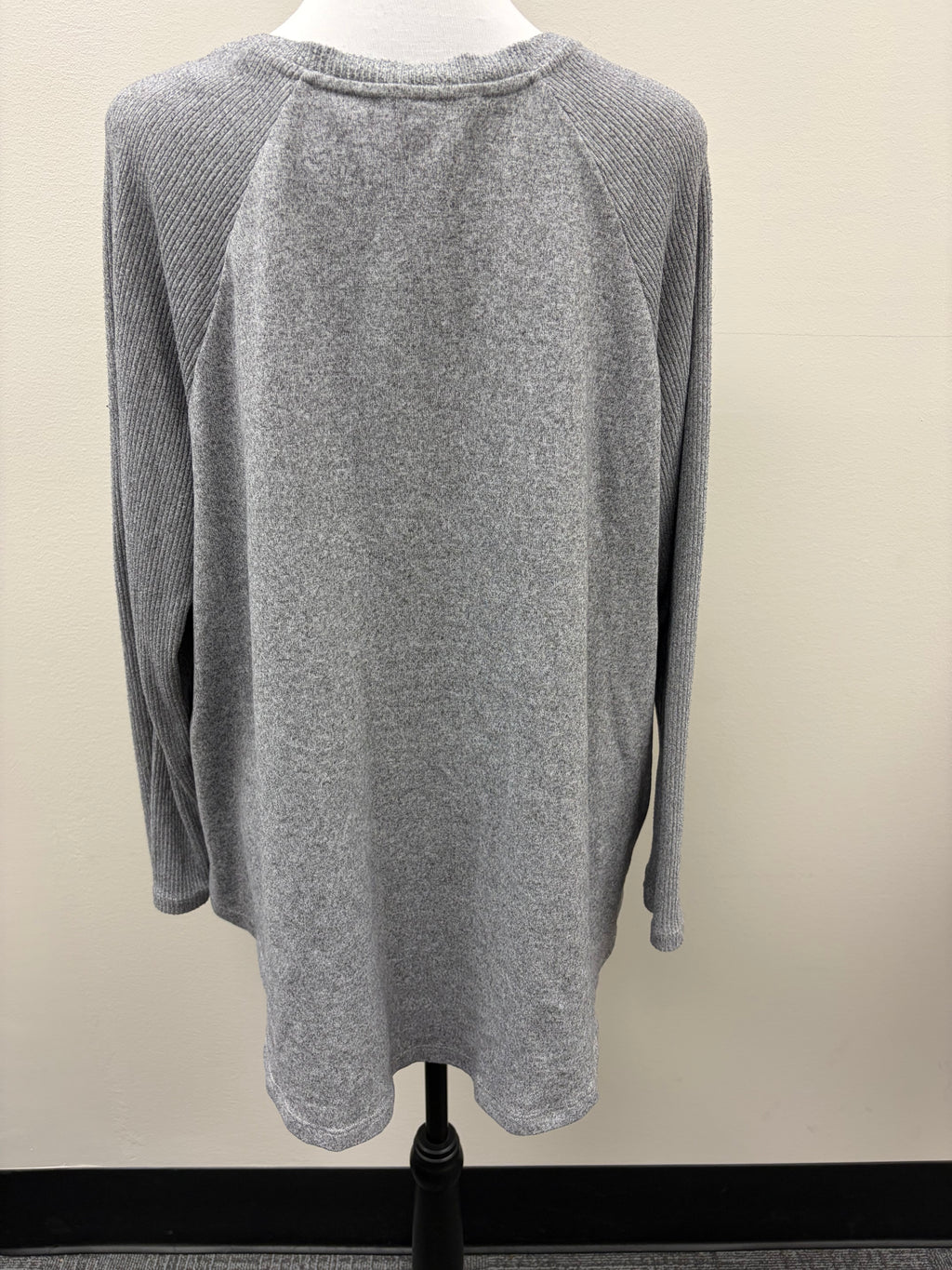 Used Women’s Grey Shirt