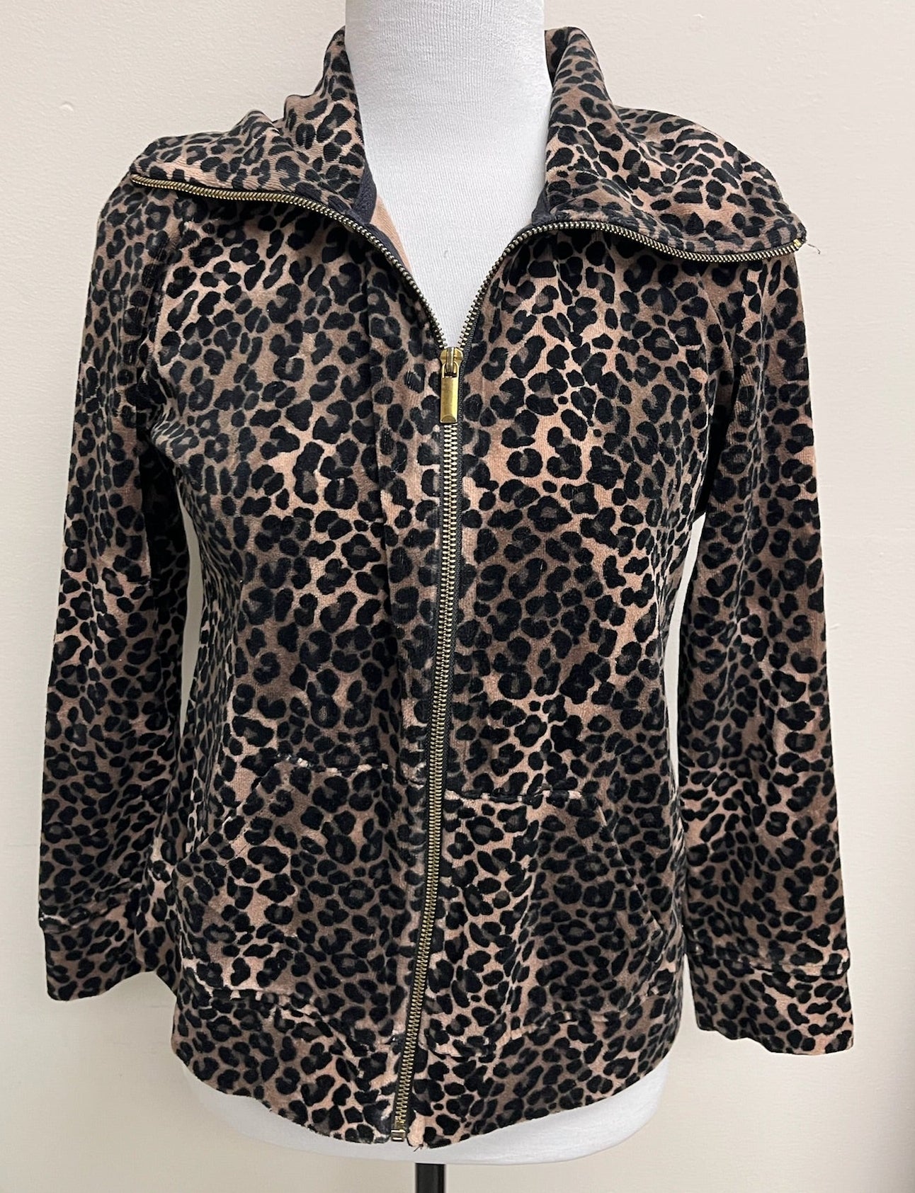 Used Women’s Leopard Zip Up Sweater