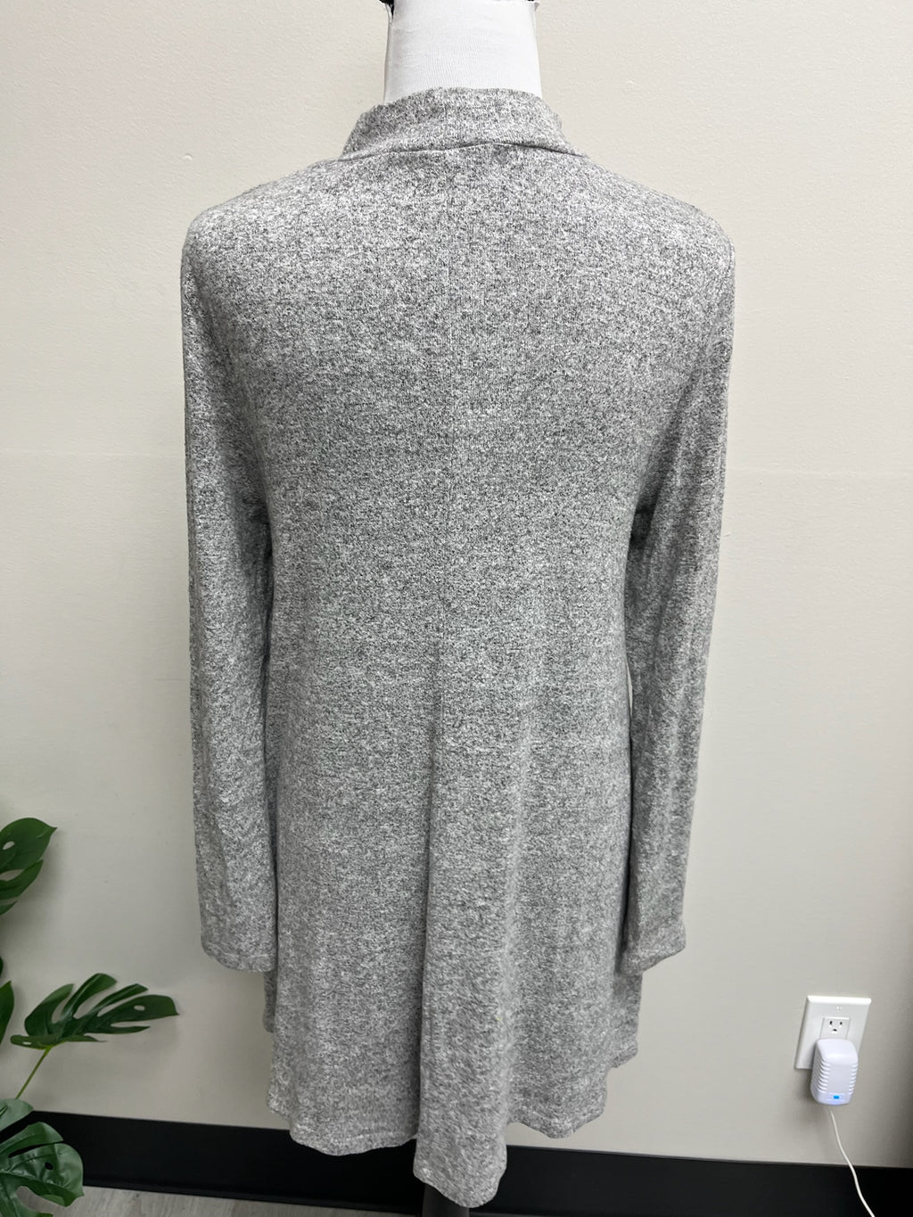 Used Women’s Grey Long Sweater Shirt