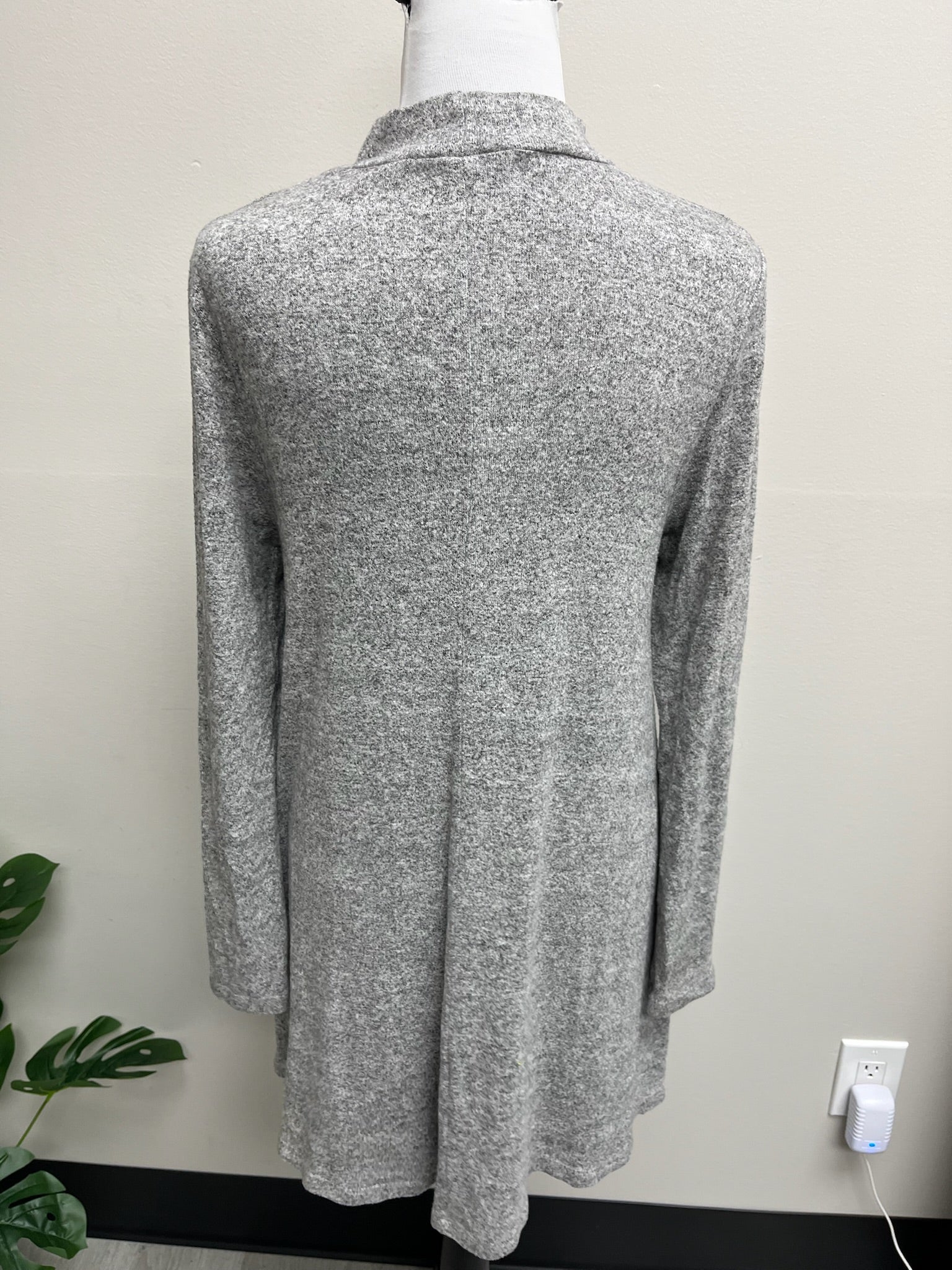 Used Women’s Grey Long Sweater Shirt