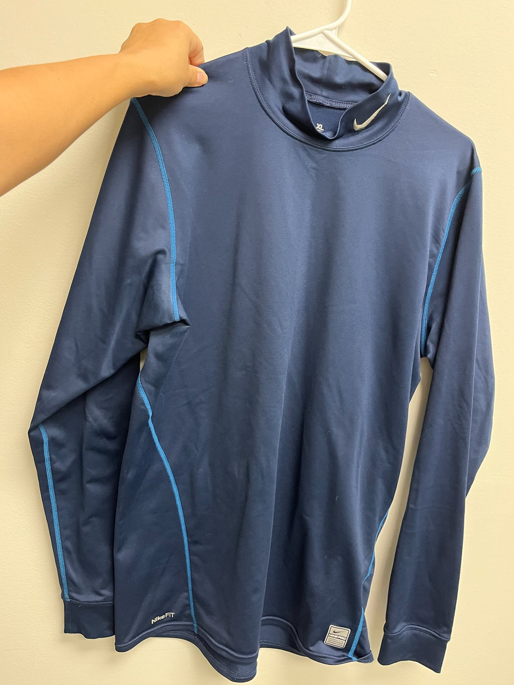 Used Men’s Blue Athletic Long Sleeve