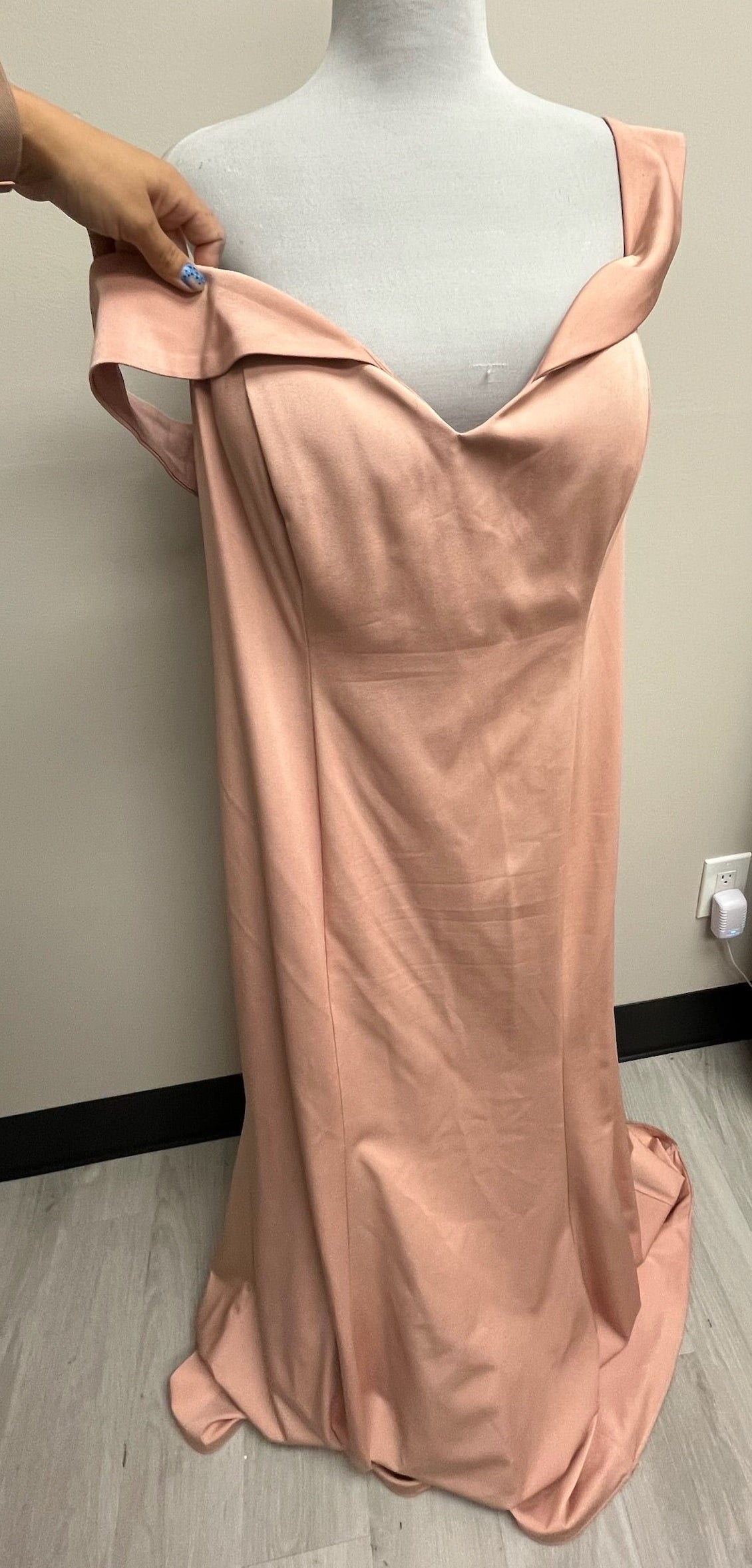 Used Women’s Pink Blush Off The Shoulder Dress