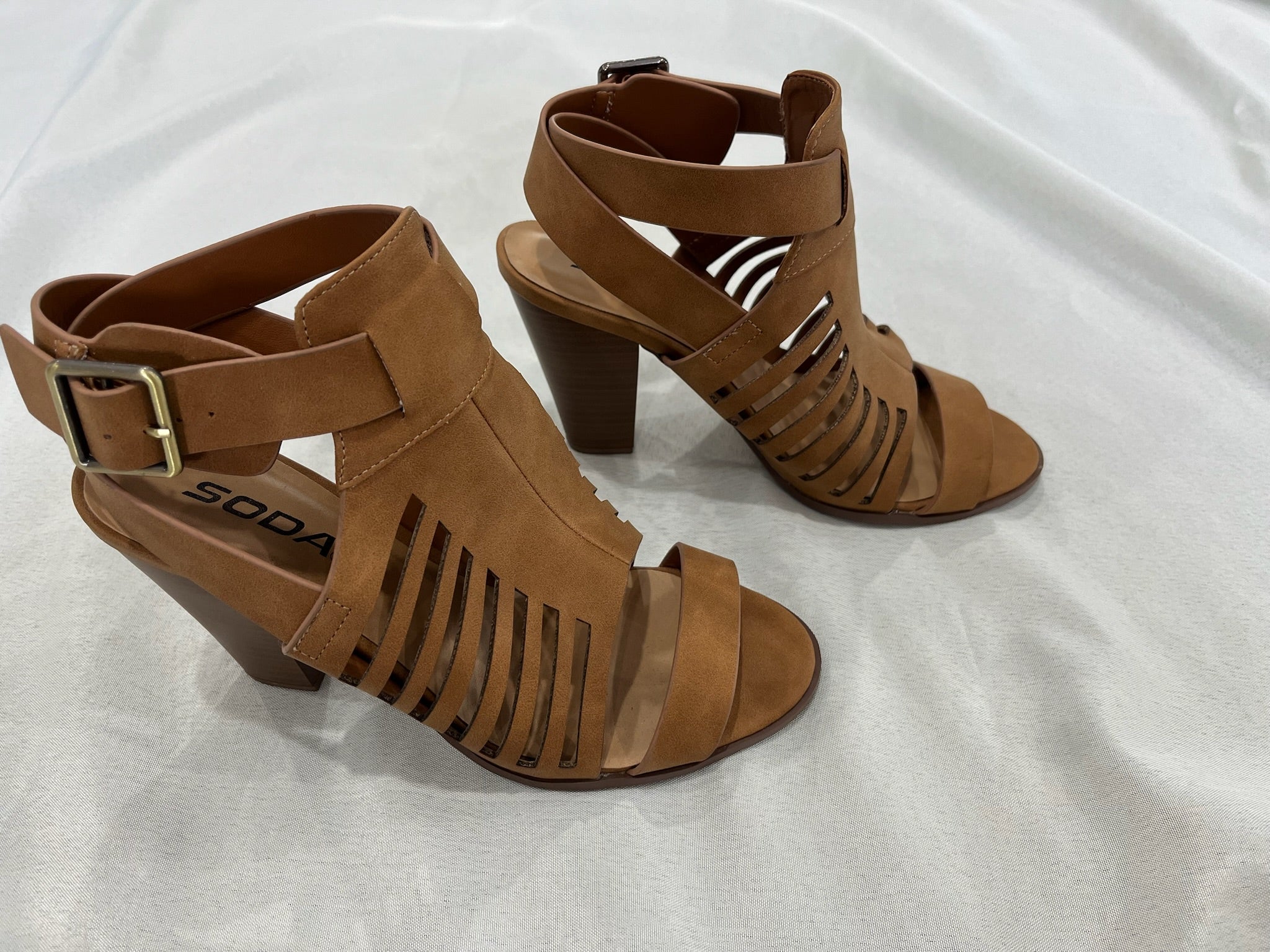 Women’s Tan Heels