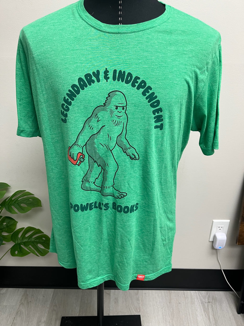 Used Men’s Green Shirt