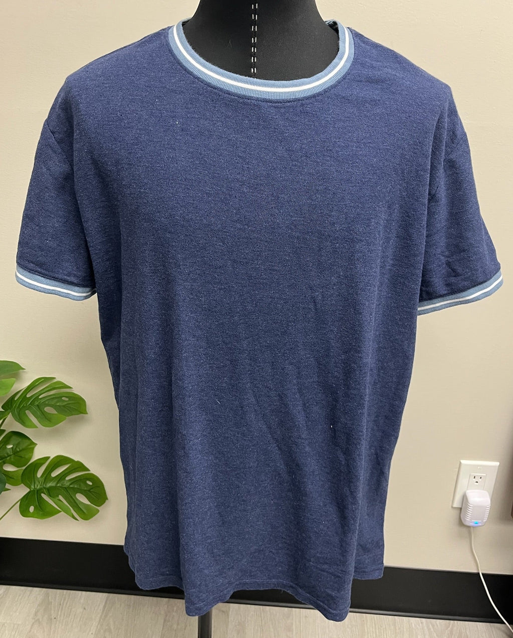 Used Men’s Blue Shirt