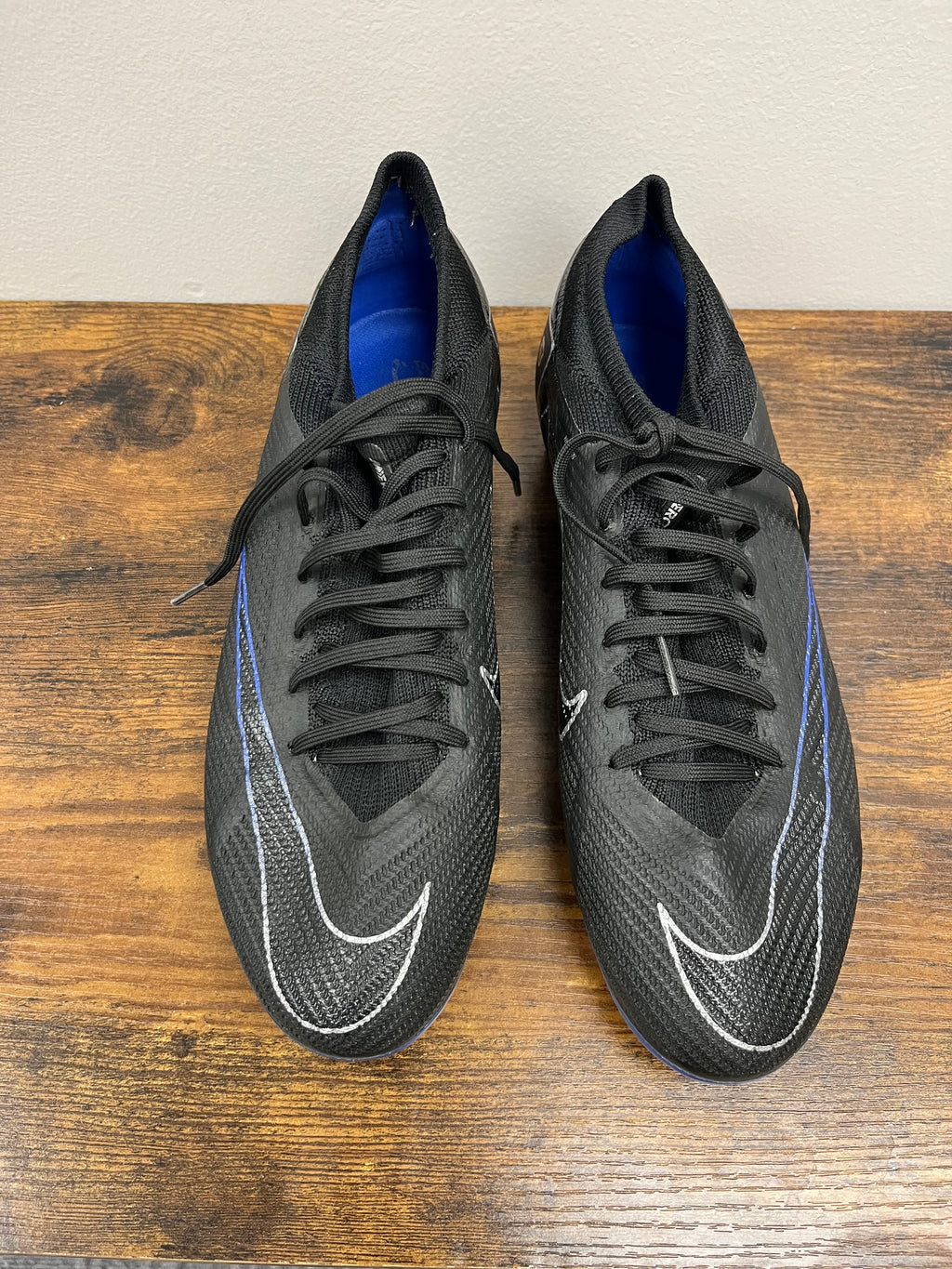 Used Men’s Black Cleats
