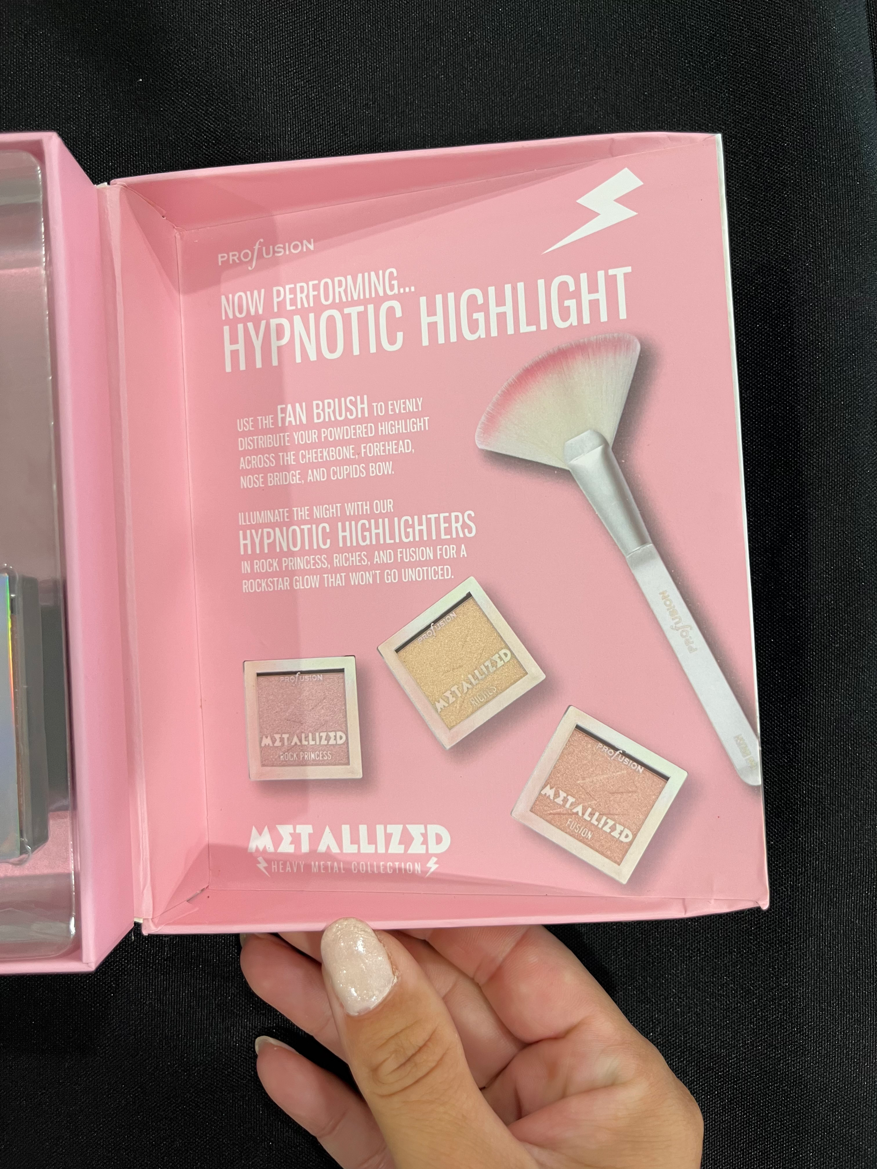 4 Piece Highlight Makeup Set  image 4