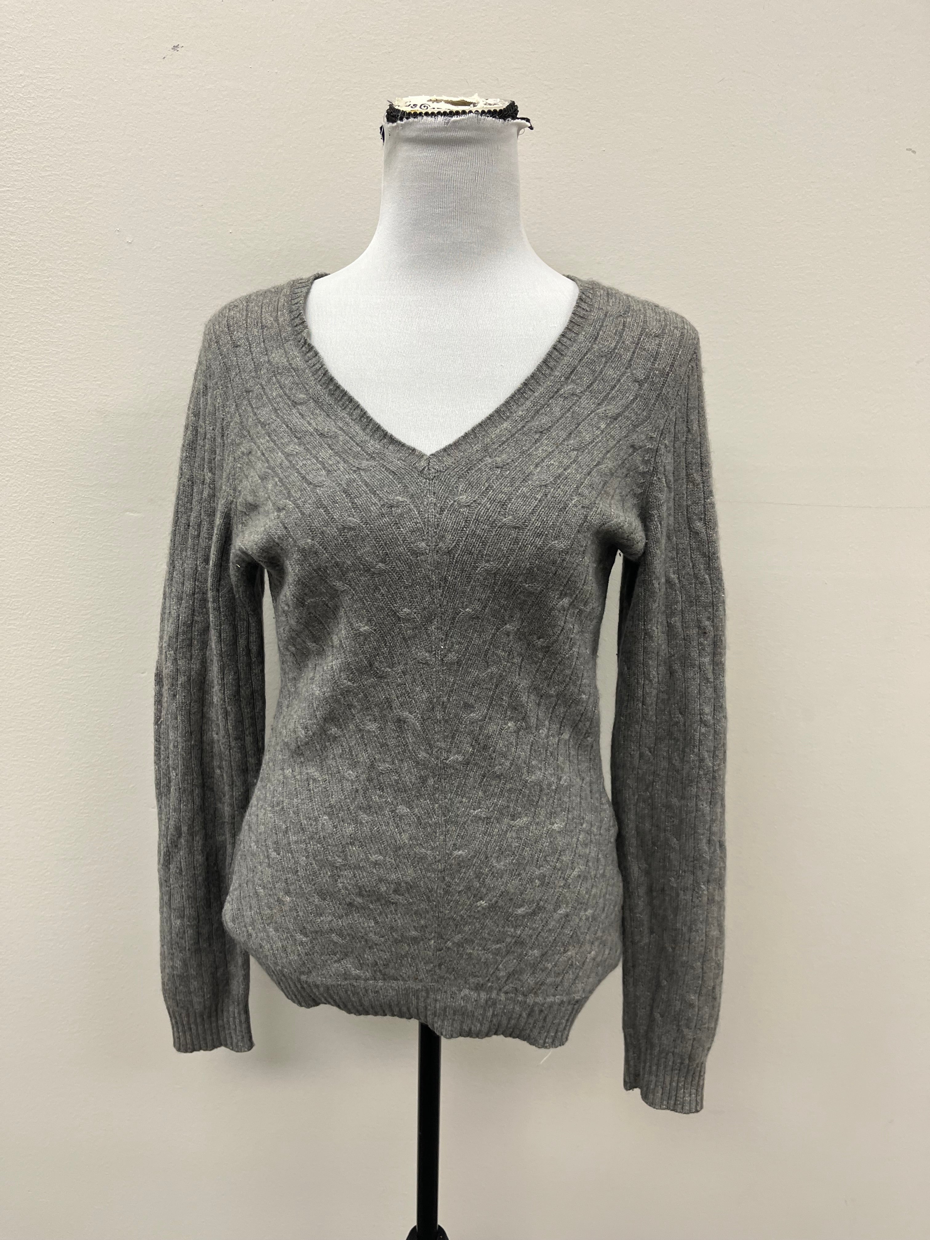 Used Women’s Grey Sweater Shirt