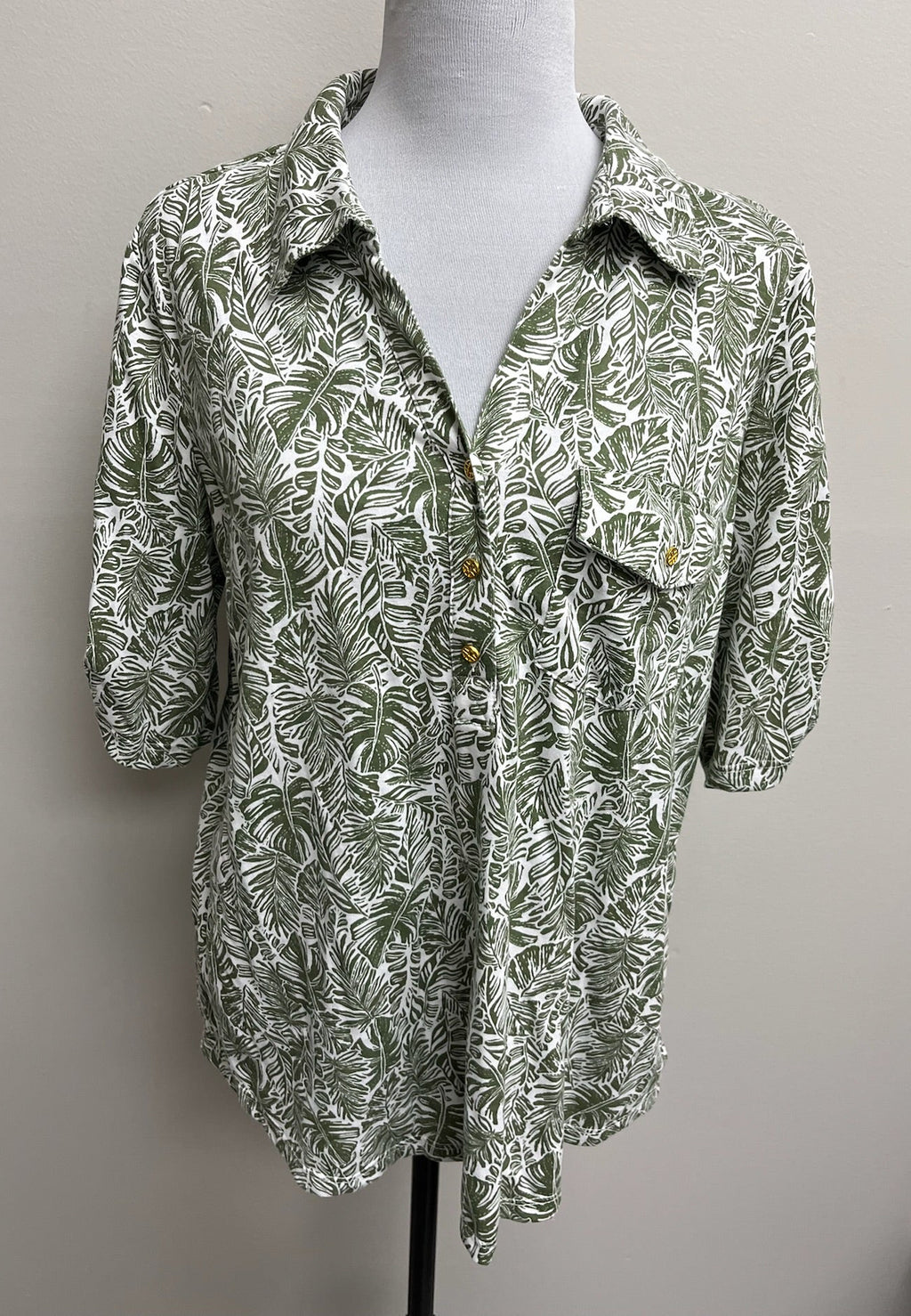 Used Women’s Green Summer Shirt
