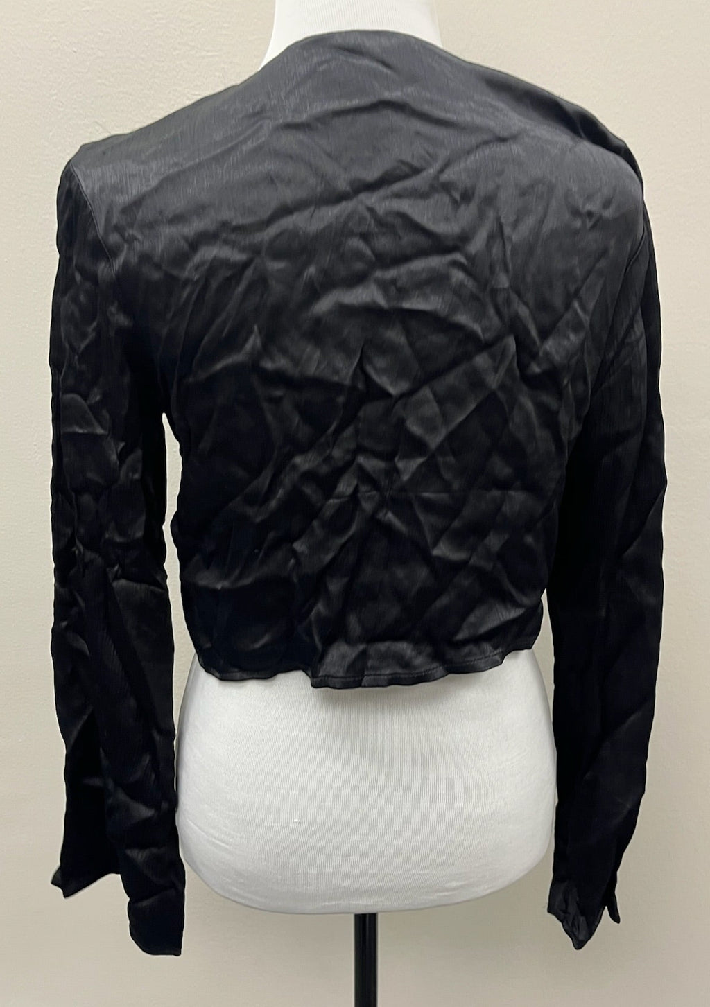 Used Women’s Black Tie Front Crop Top