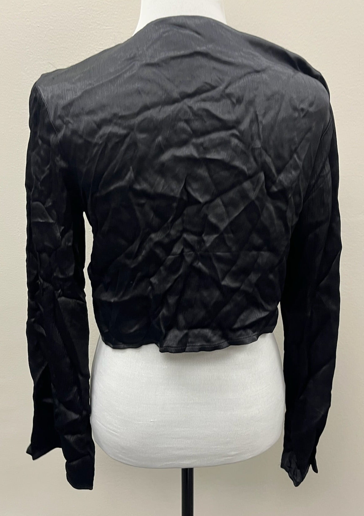 Used Women’s Black Tie Front Crop Top
