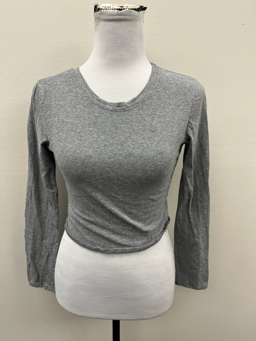 Used Women’s Grey Long Sleeve crop top