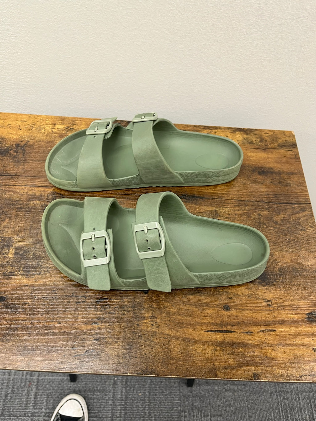 Used Women’s Green Sandals