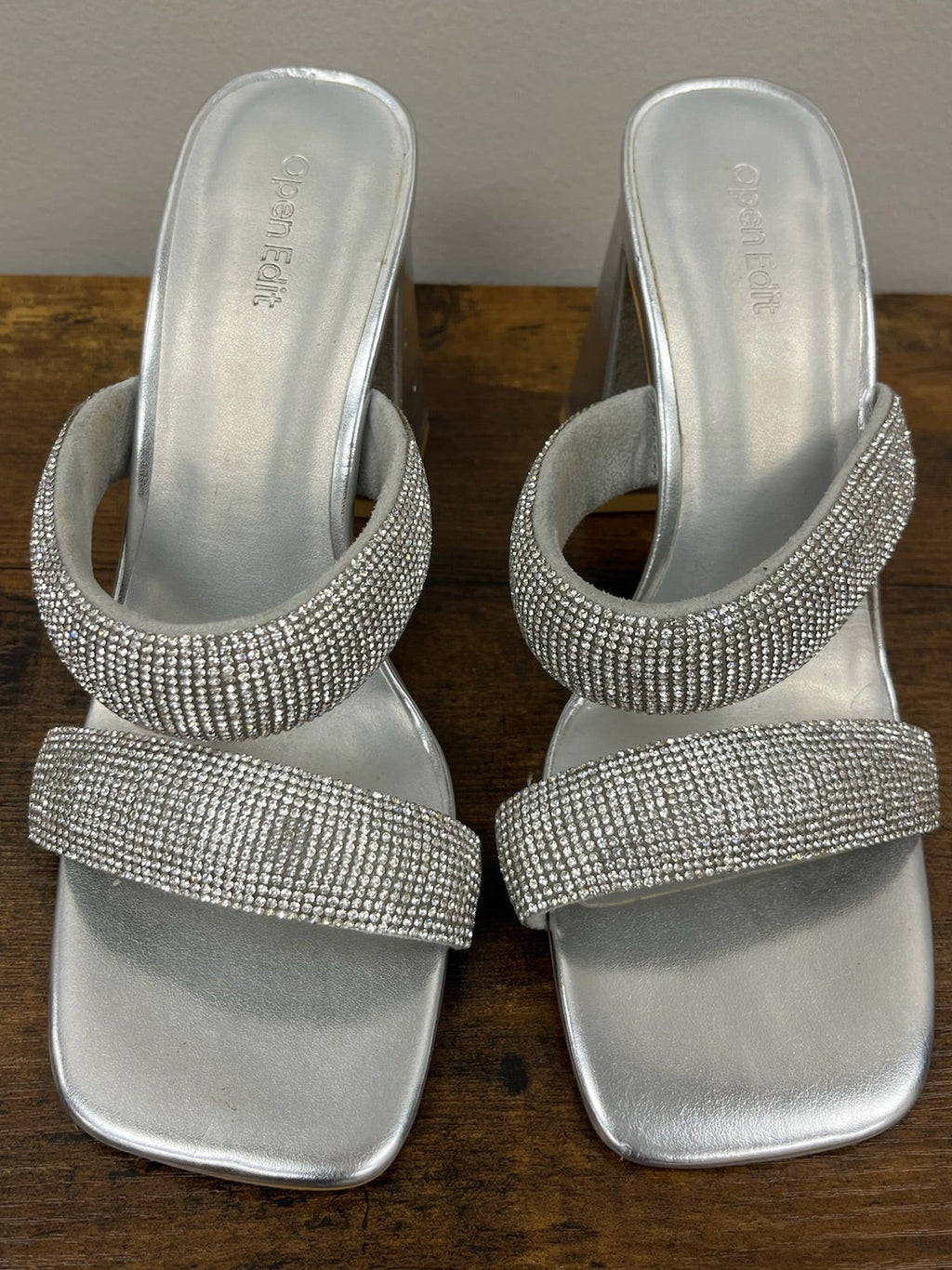 Used Women’s Silver Heels