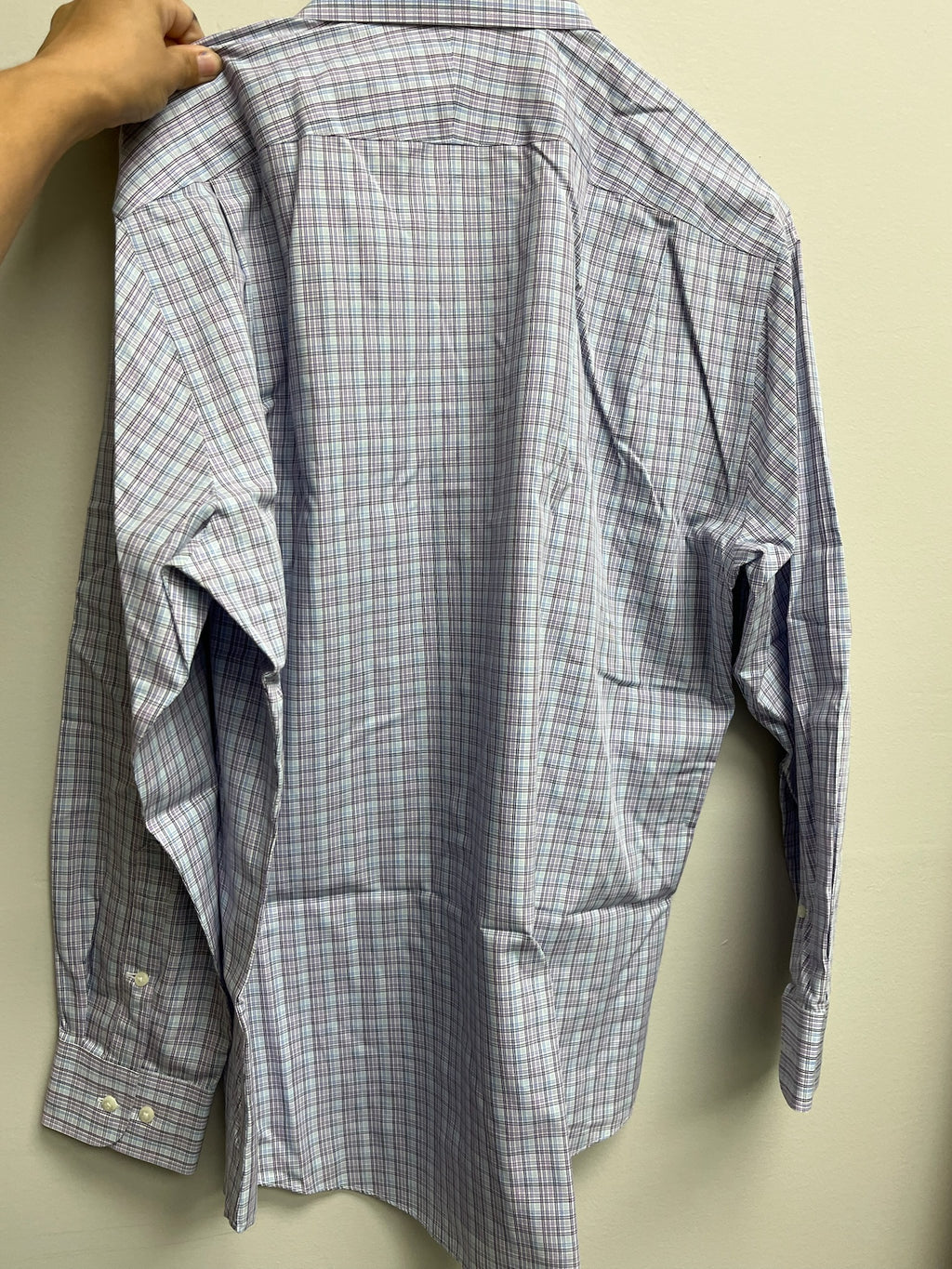 Used Men’s Checkered Long Sleeve Button Up Shirt