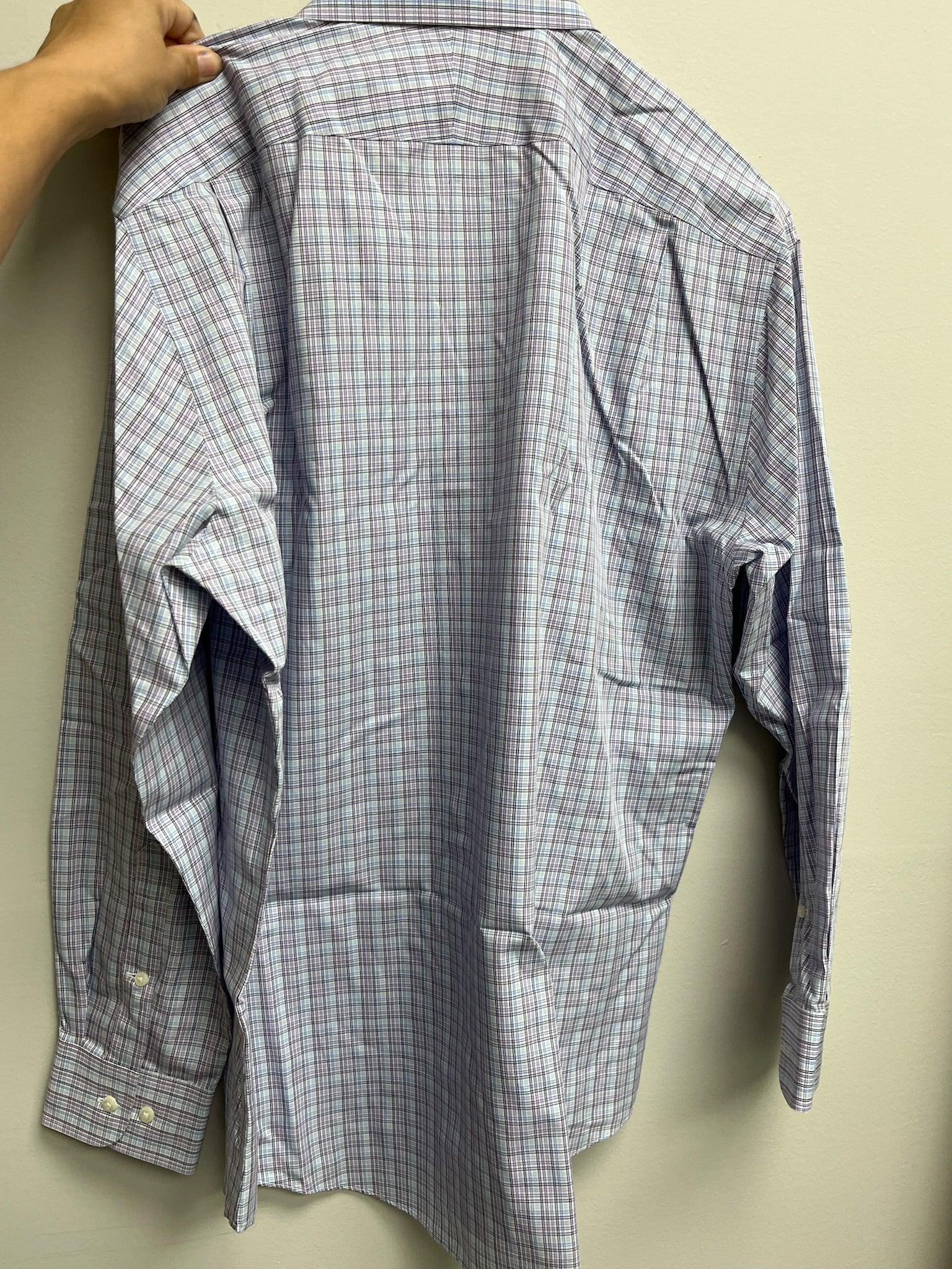 Used Men’s Checkered Long Sleeve Button Up Shirt