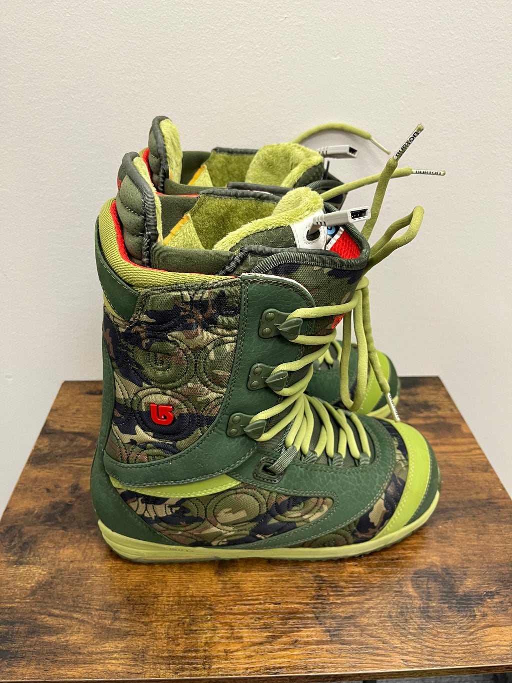 Used Women’s Green Snow boots