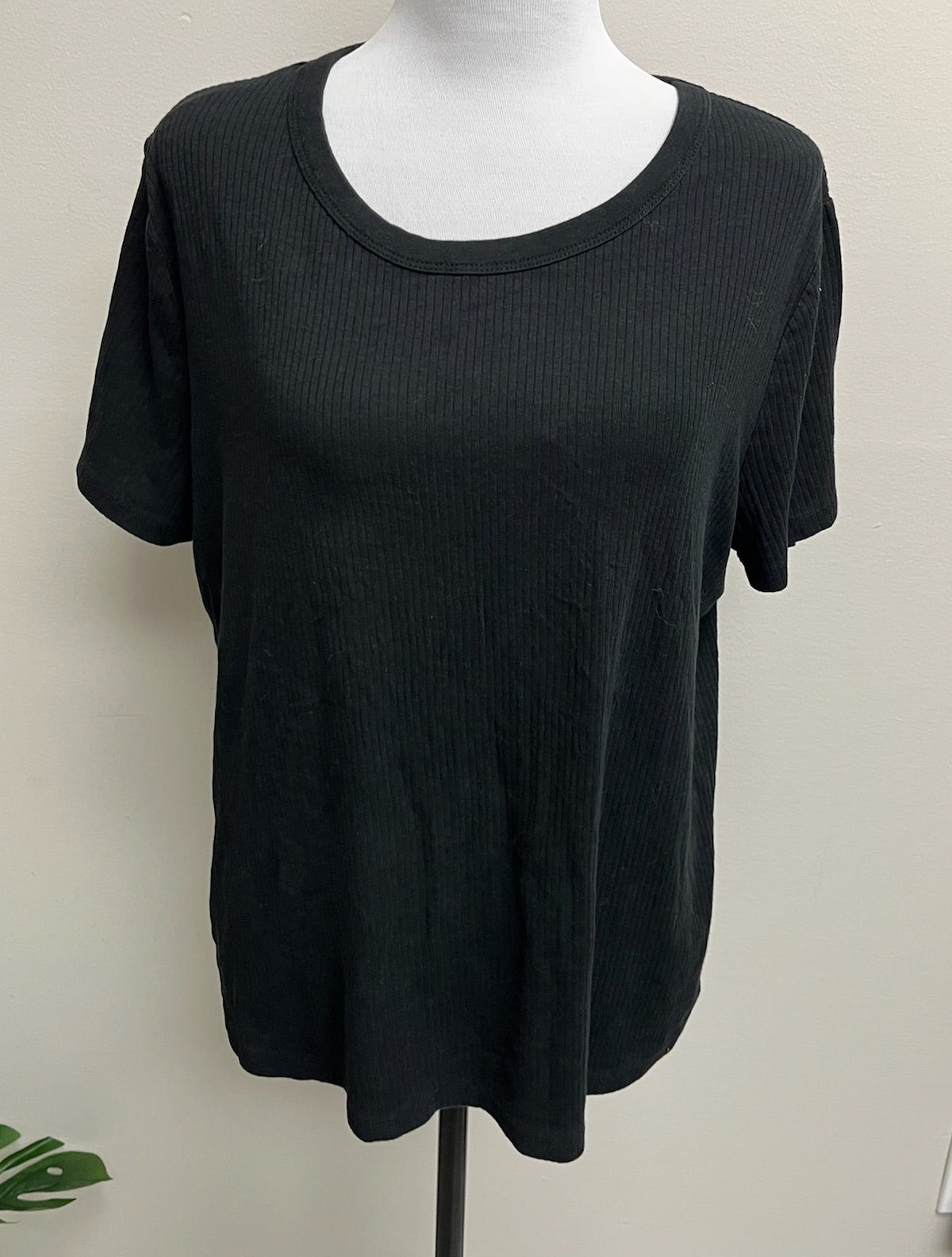 Used Women’s Black Shirt
