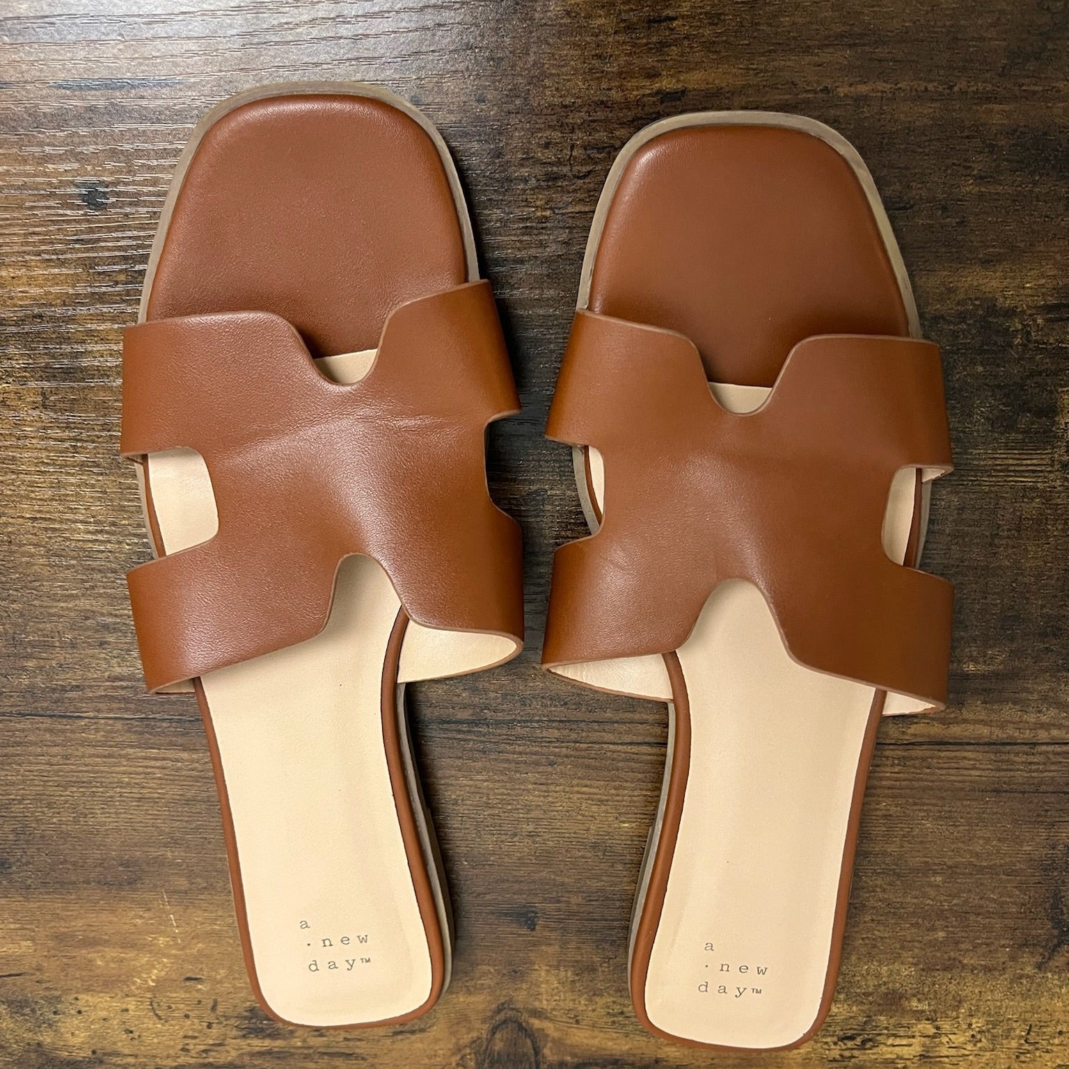 Used Women’s Tan Sandals