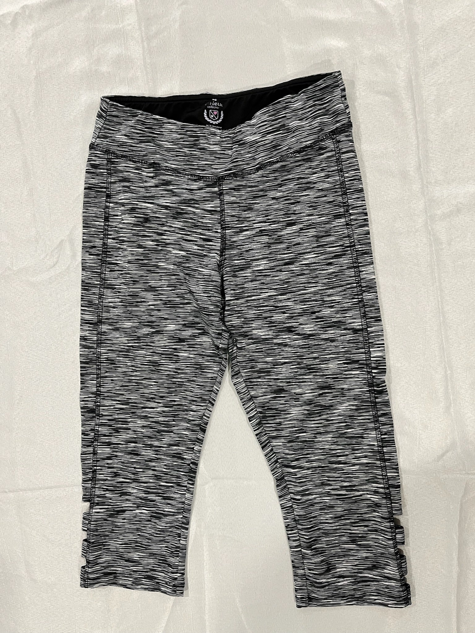 Women’s Exercise Capris image 0
