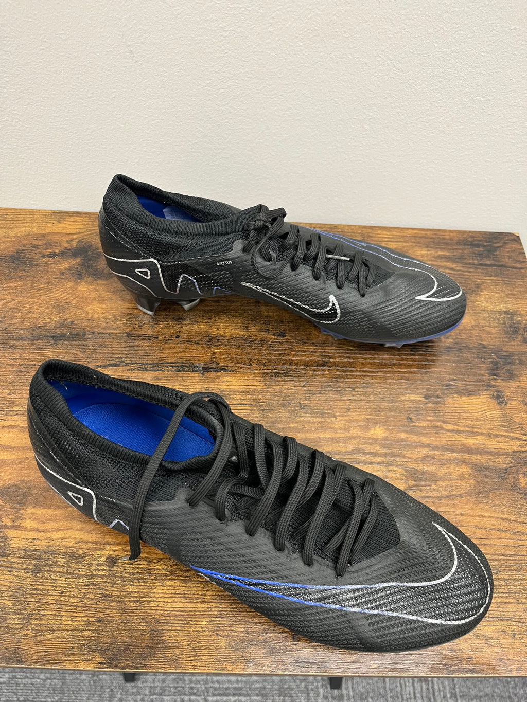 Used Men’s Black Cleats