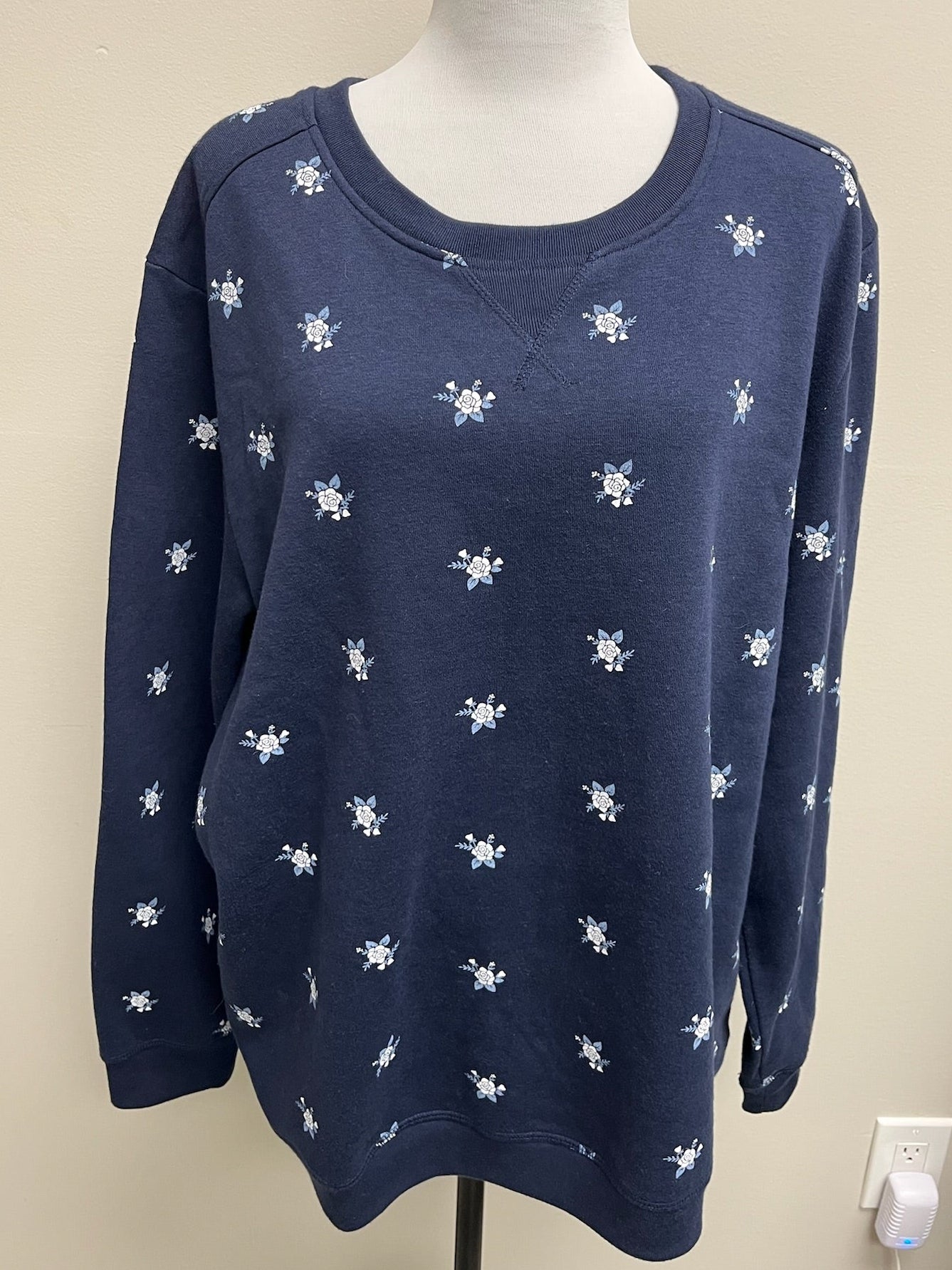 New Women’s Blue Floral Crewneck Sweater