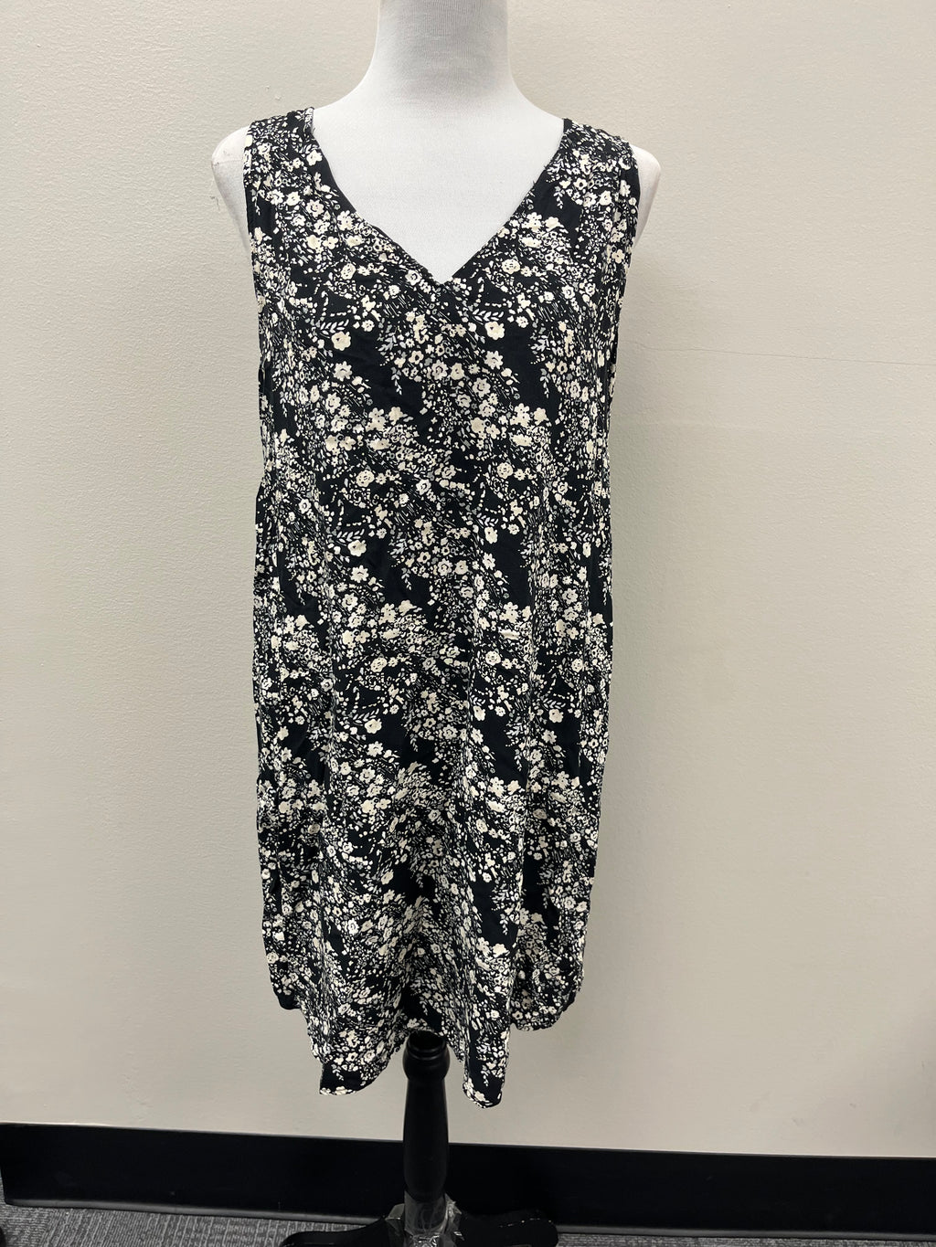 Used Women’s Black Floral Dress