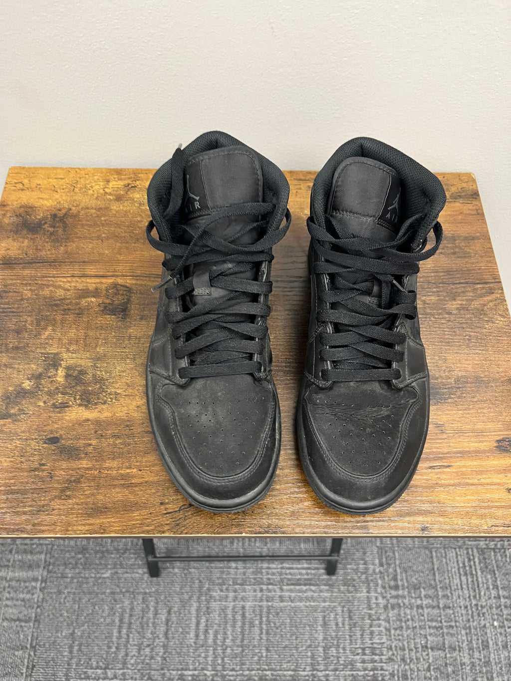 Used Men’s Black Sneakers