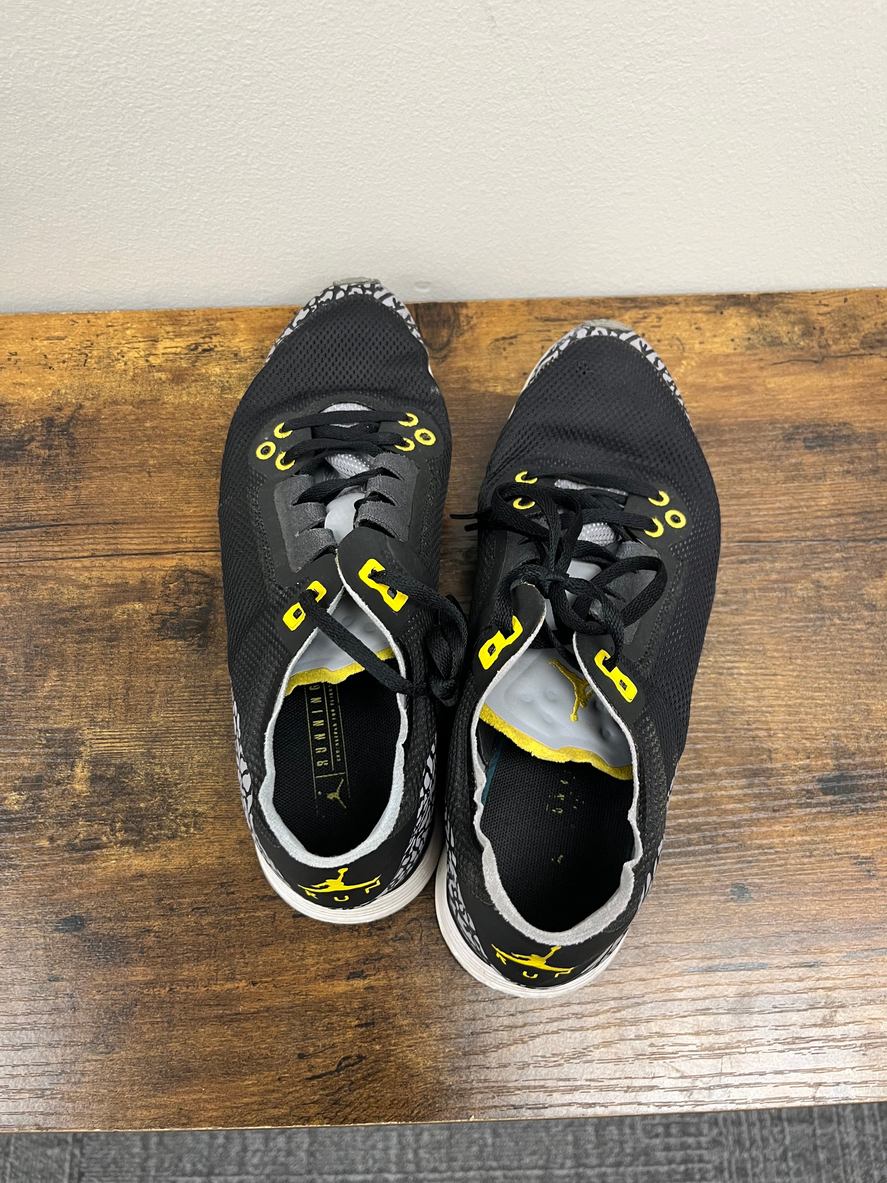 Used Men’s Jordan Racerback Sneakers