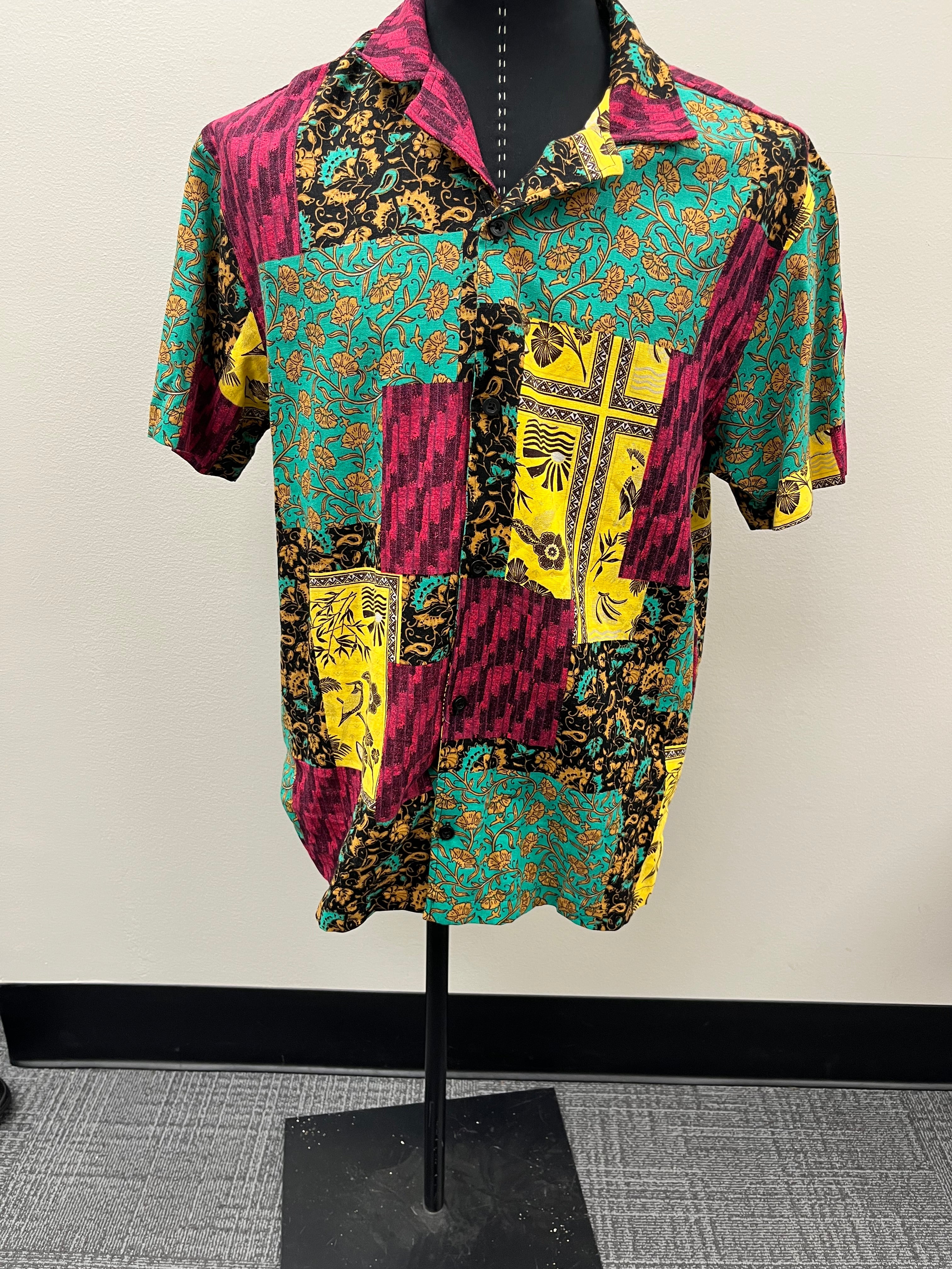 Used Men’s Colorful button up shirt