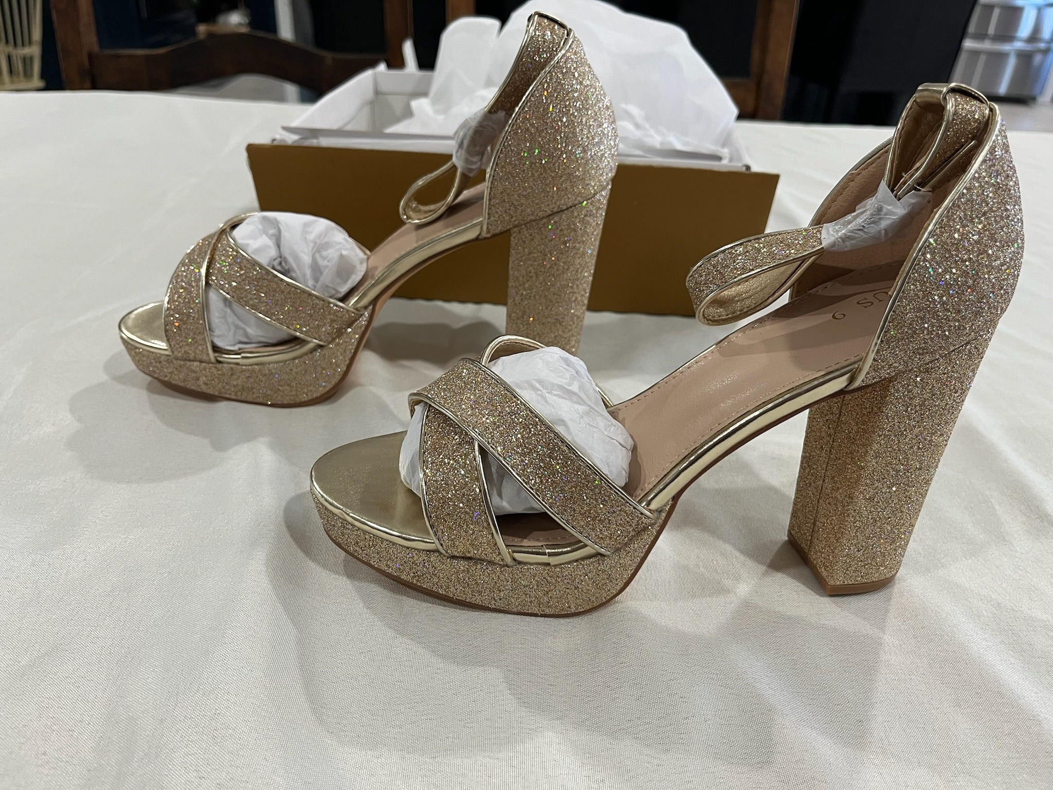 Women’s Gold Glittery Heels image 3