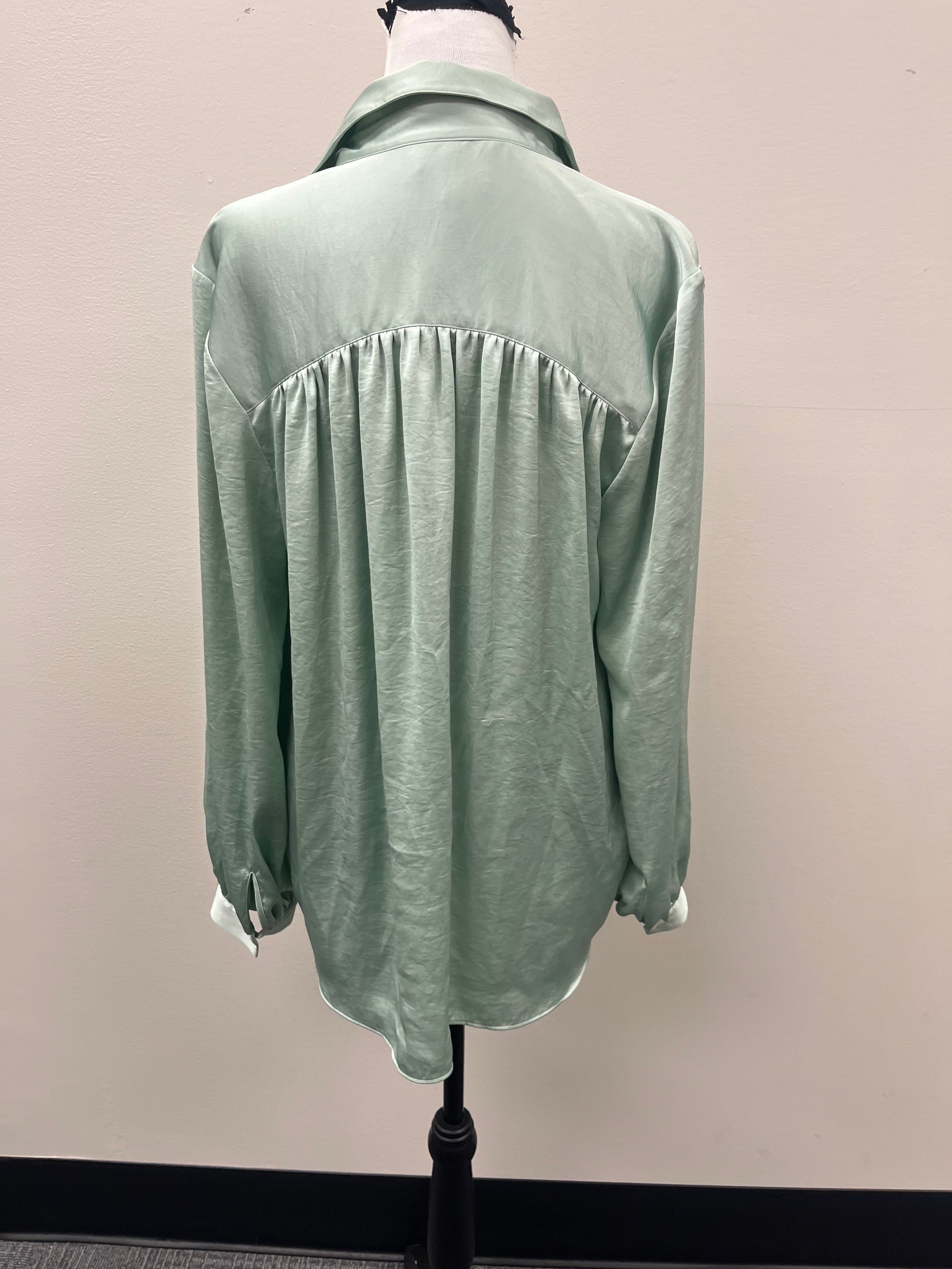 Used Women’s Green Button up Shirt