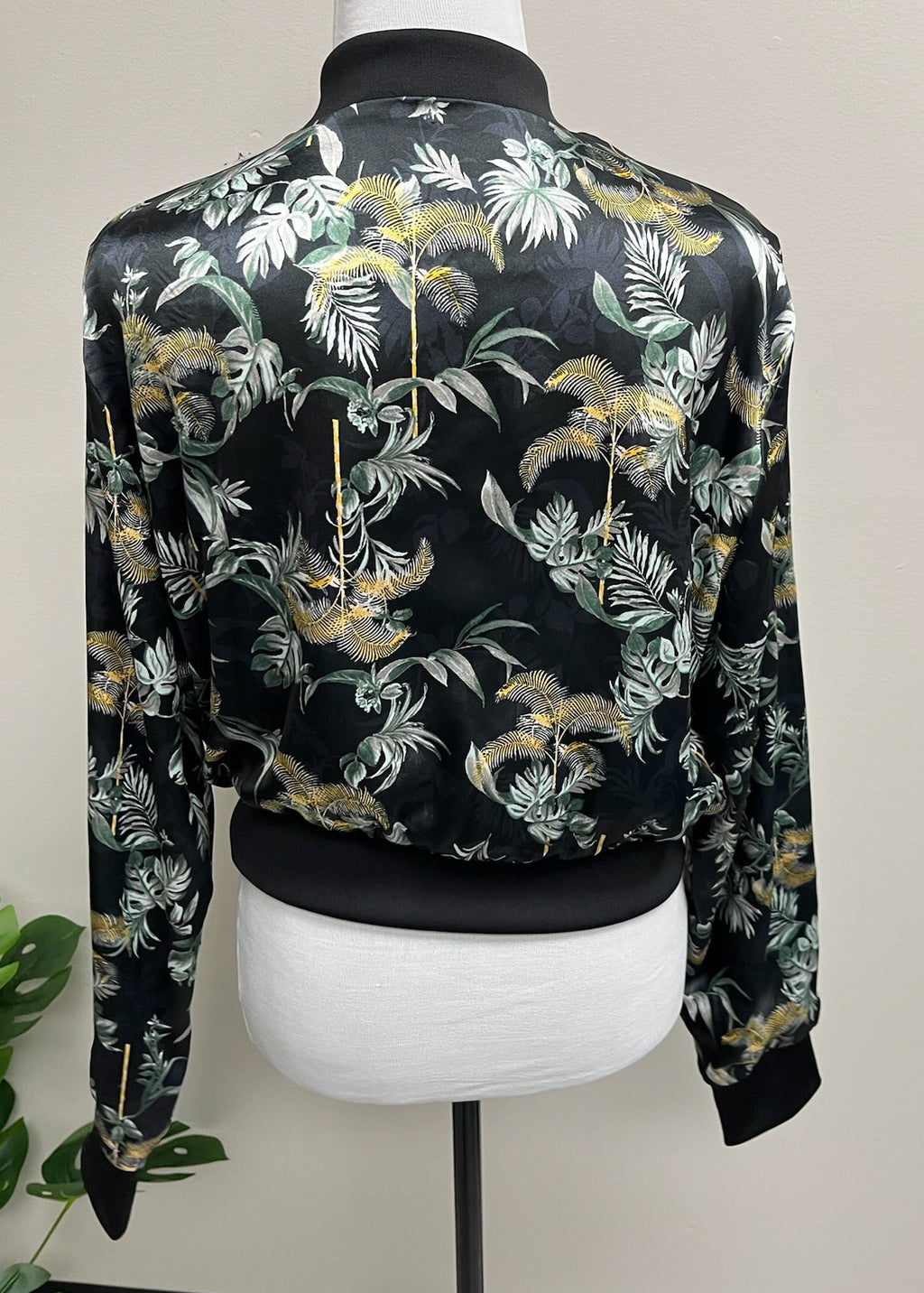 Used Women’s Zip Up Jacket