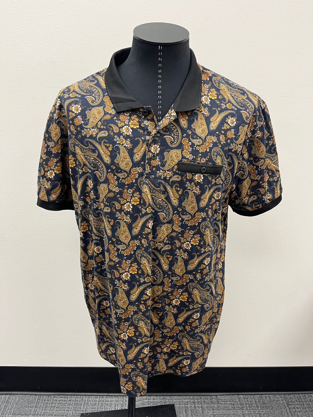 Used Men’s gold Leaf Shirt